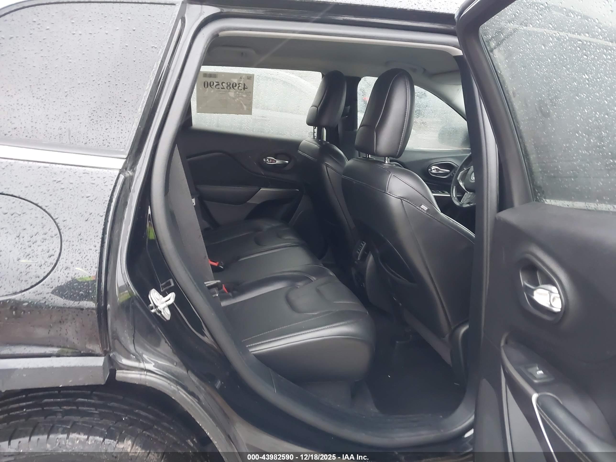 JEEP CHEROKEE image 8