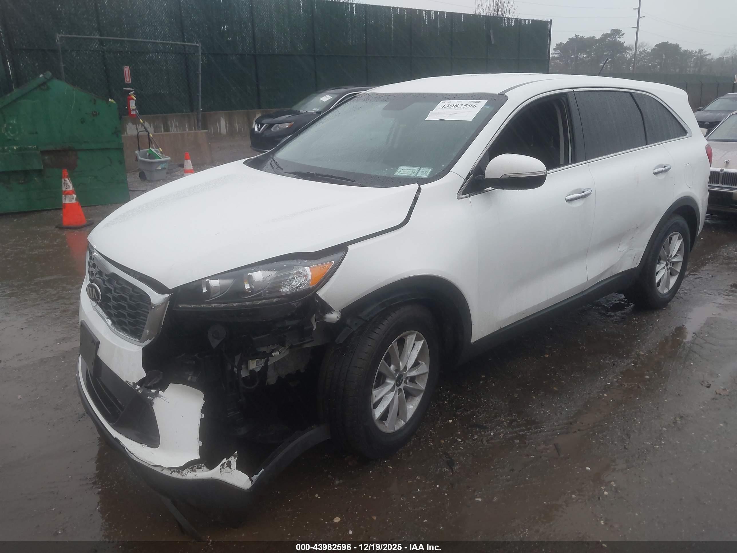 KIA SORENTO image 2