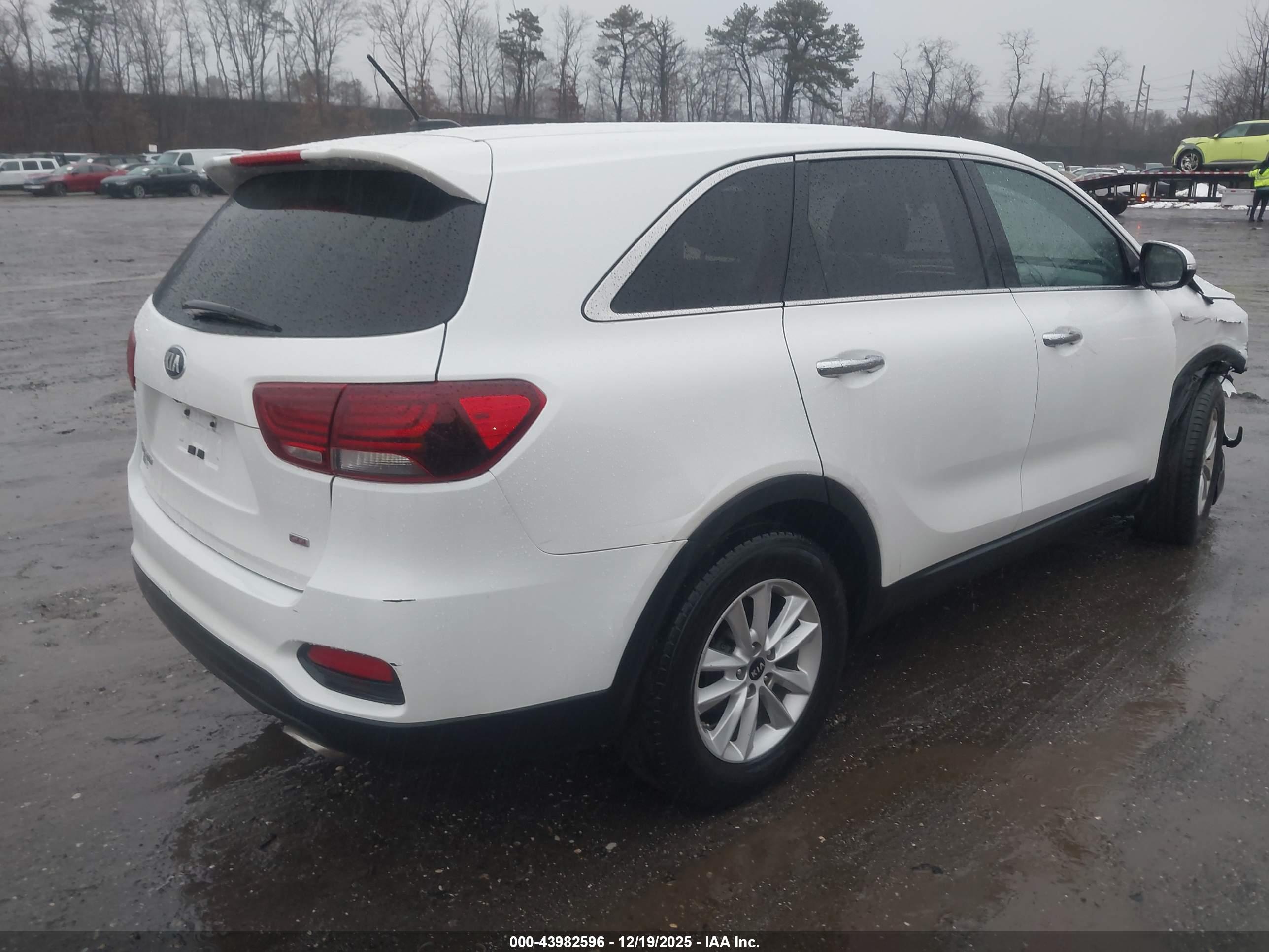 KIA SORENTO image 4
