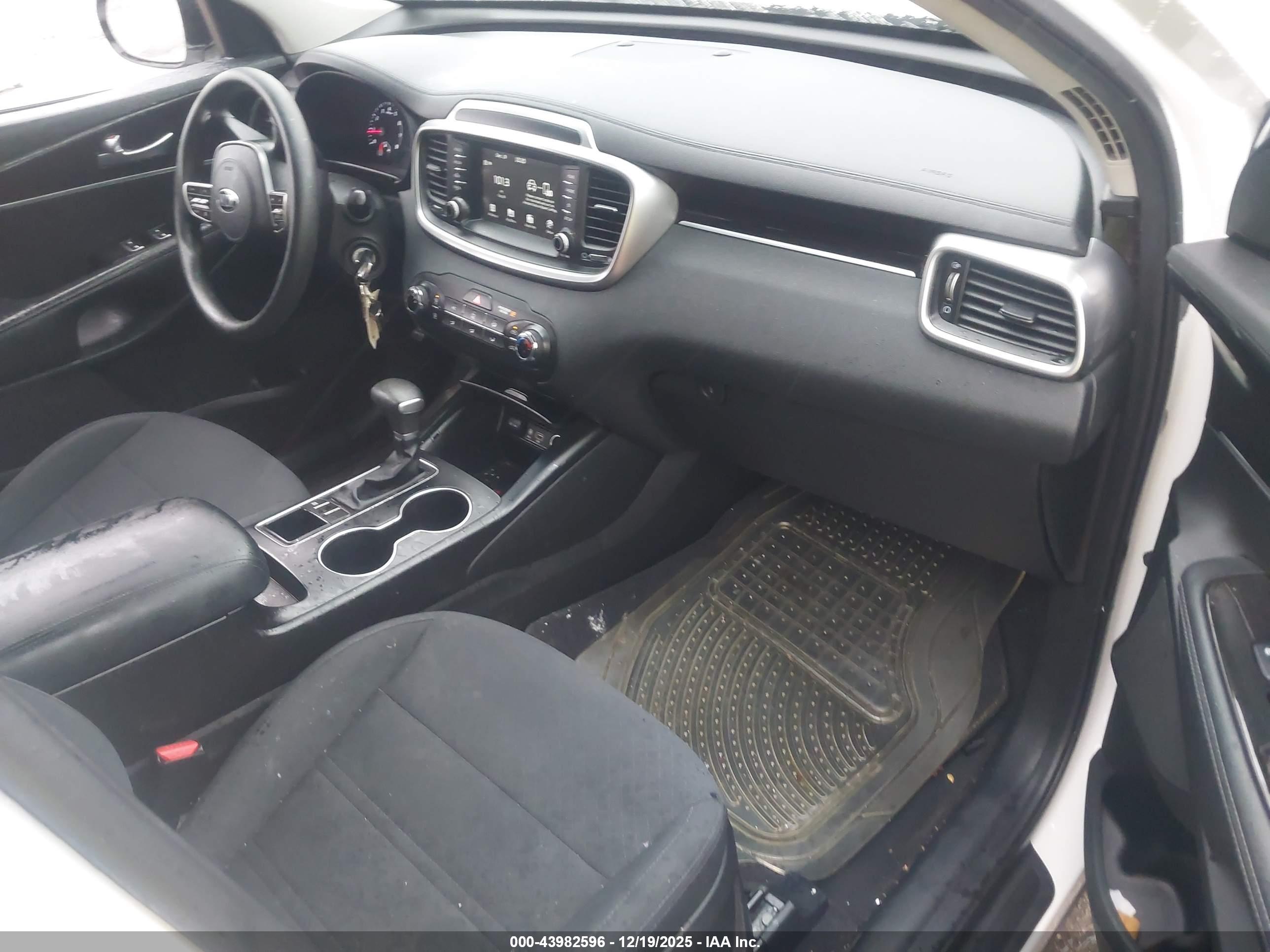 KIA SORENTO image 5