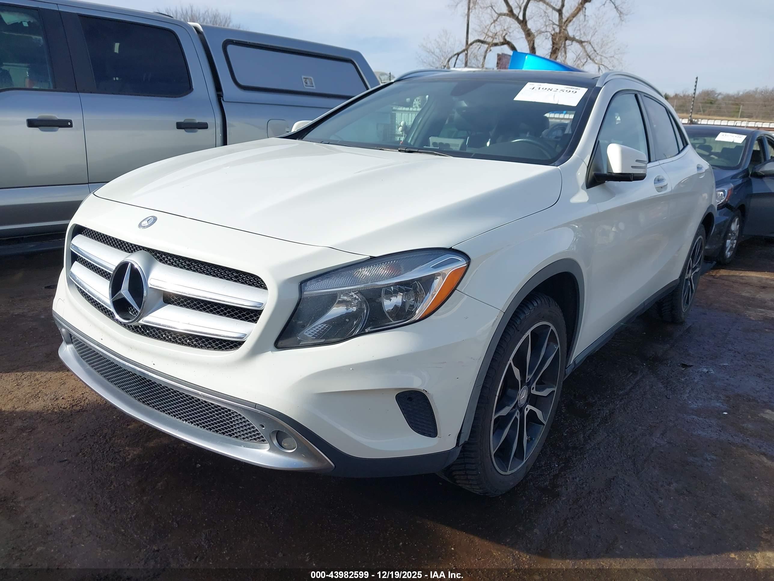 MERCEDES-BENZ GLA image 2