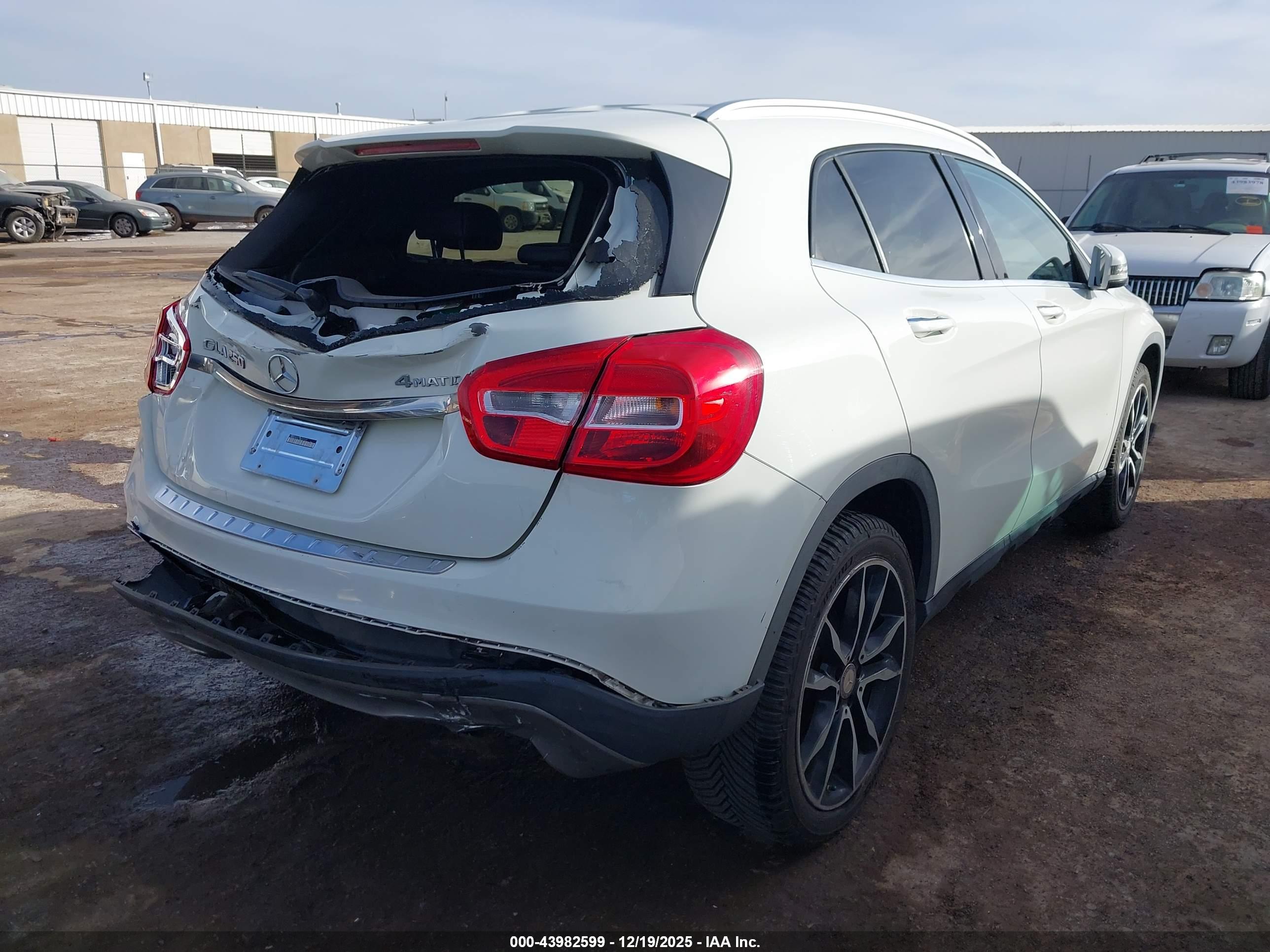 MERCEDES-BENZ GLA image 4