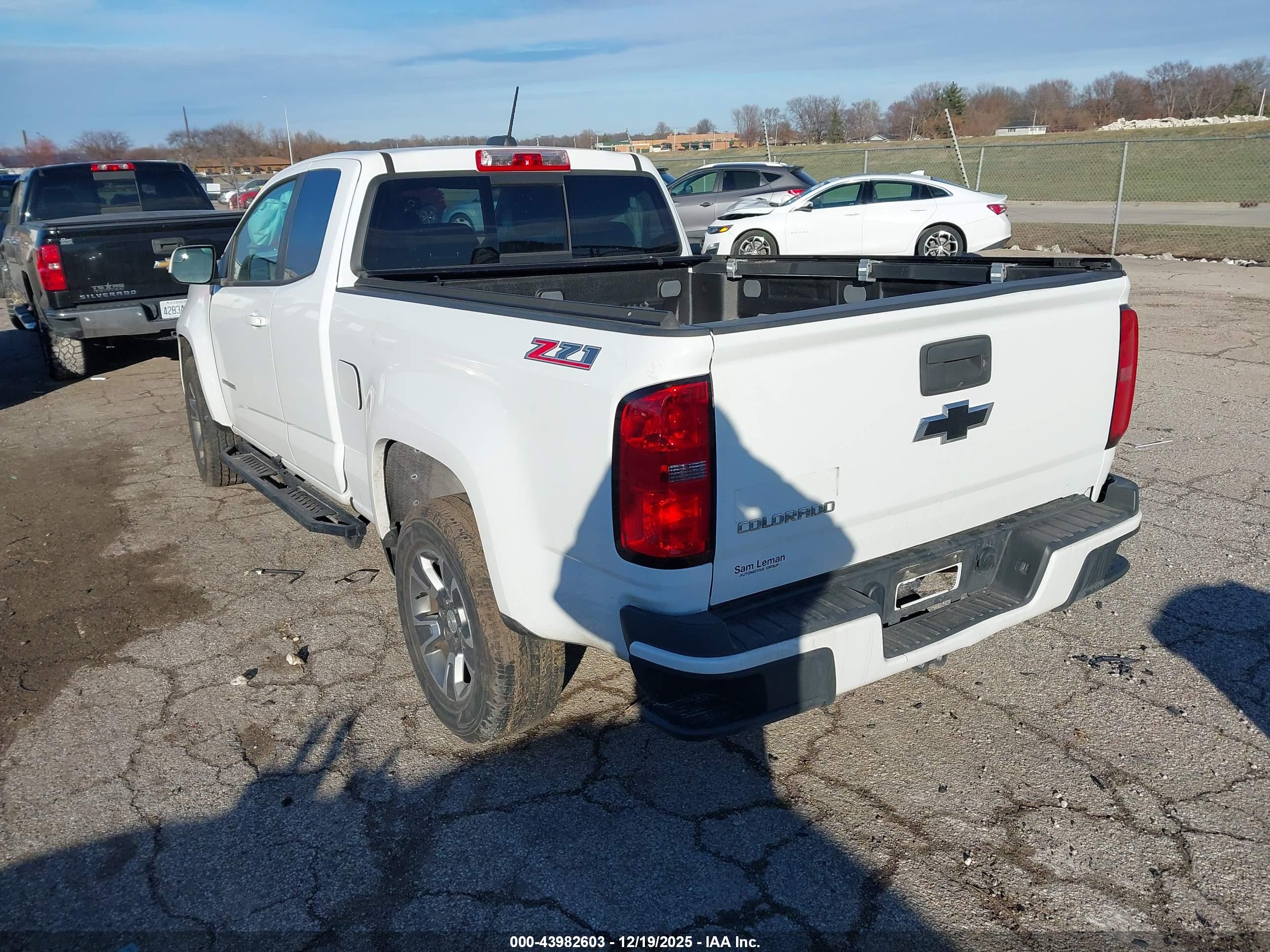 CHEVROLET COLORADO image 3
