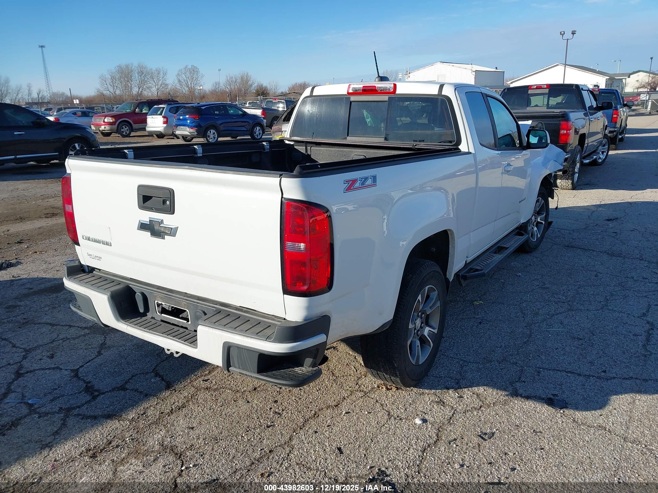 CHEVROLET COLORADO image 4