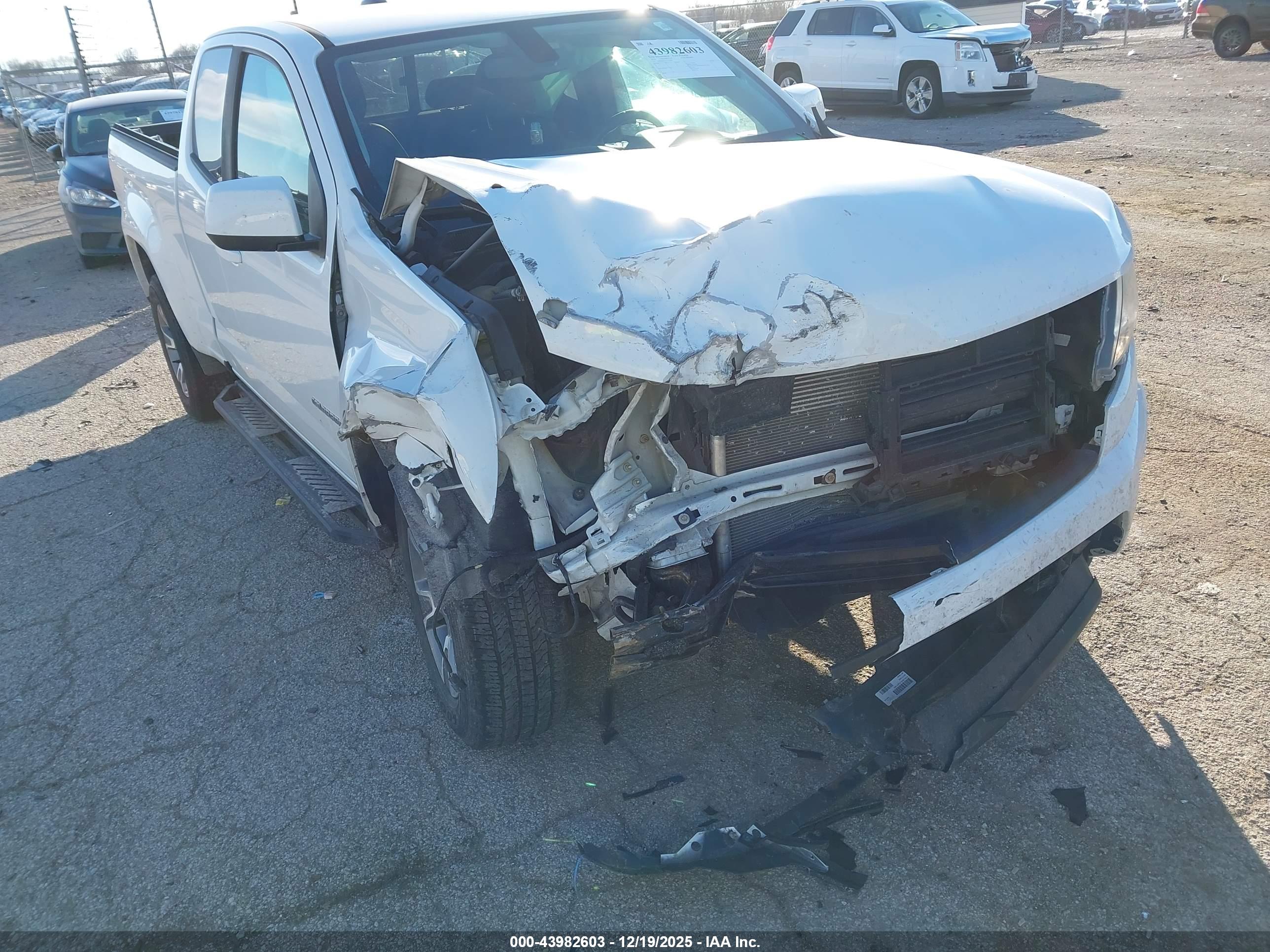 CHEVROLET COLORADO image 6