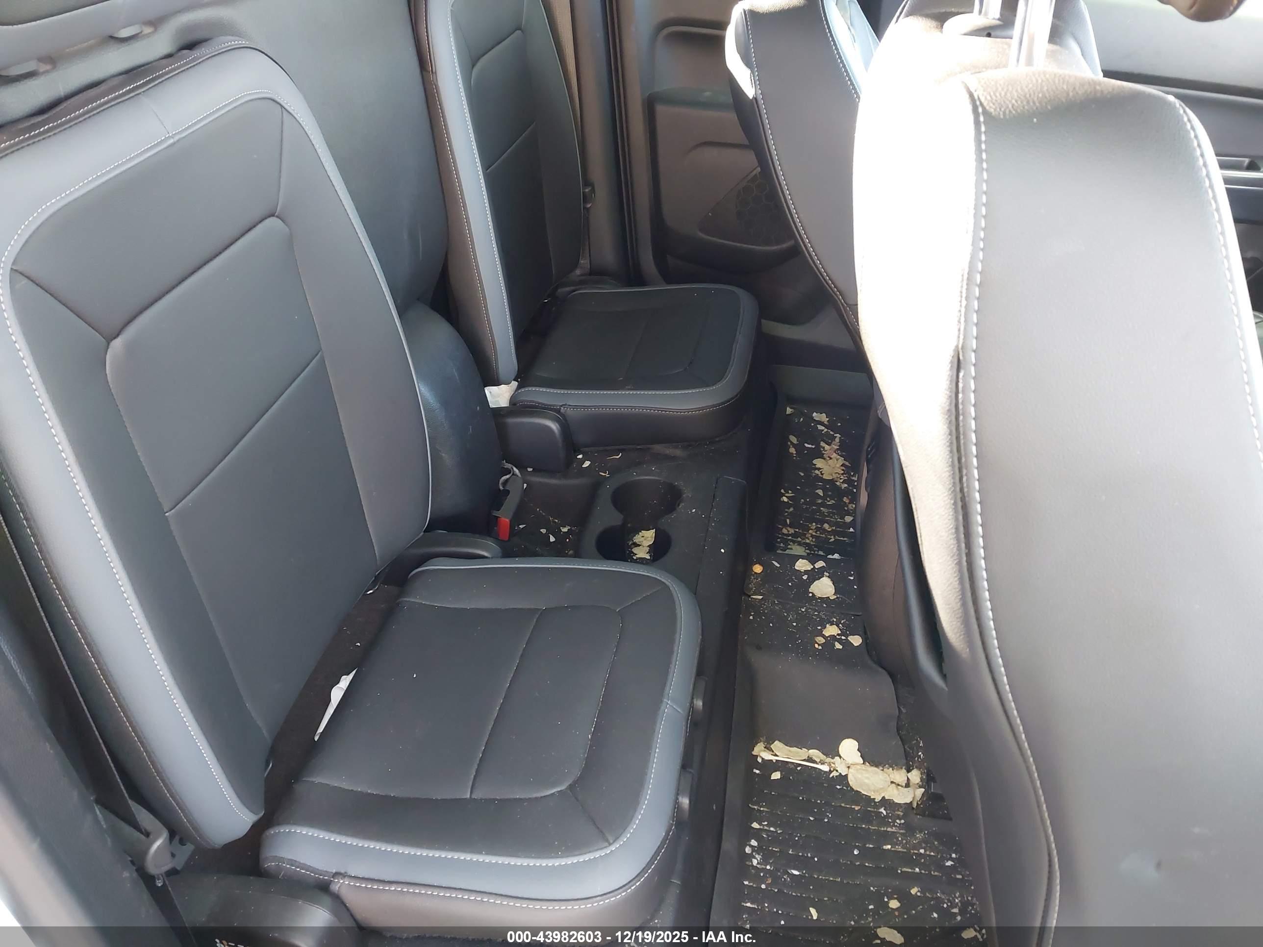 CHEVROLET COLORADO image 8