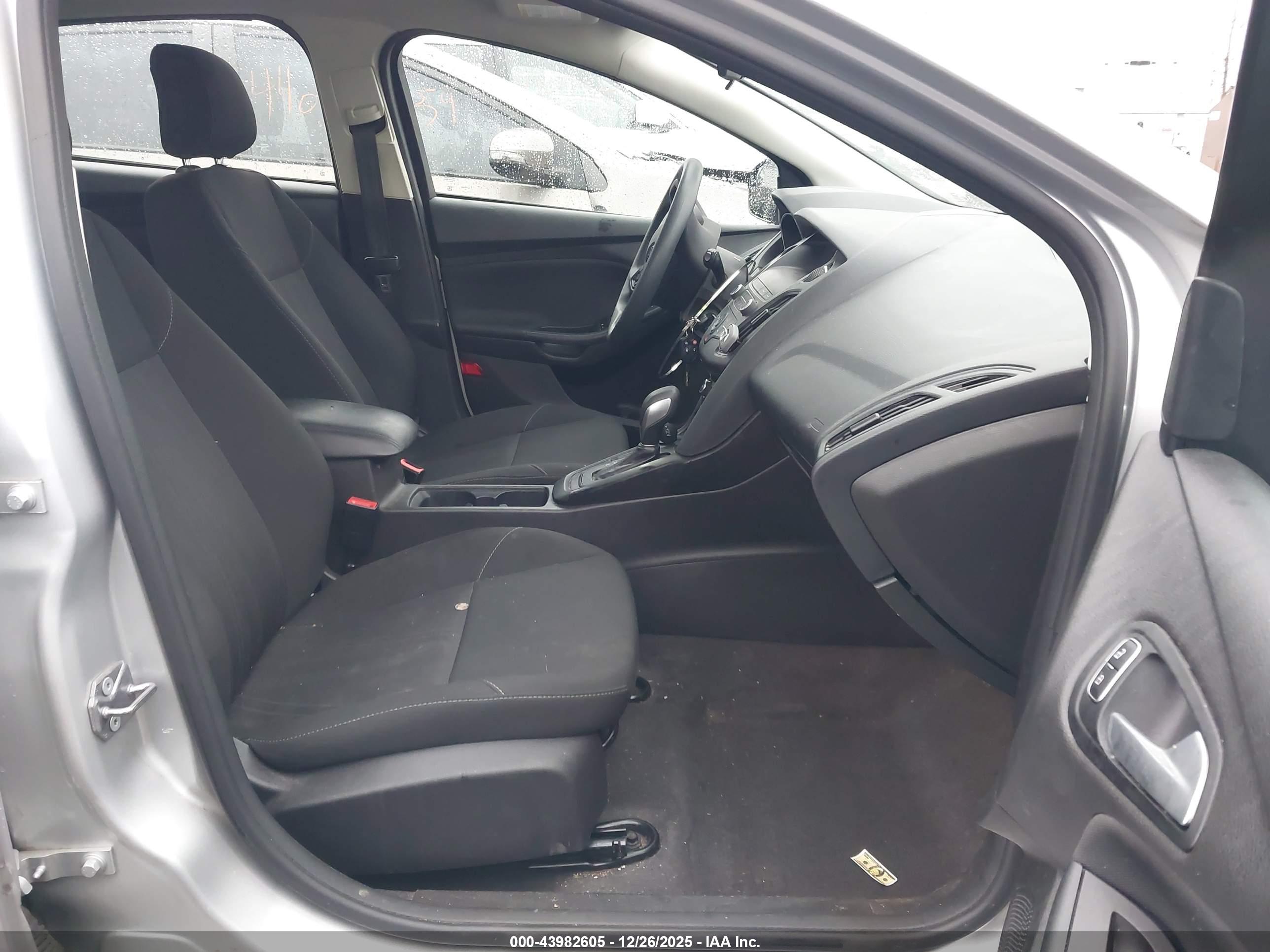 FORD FOCUS image 5