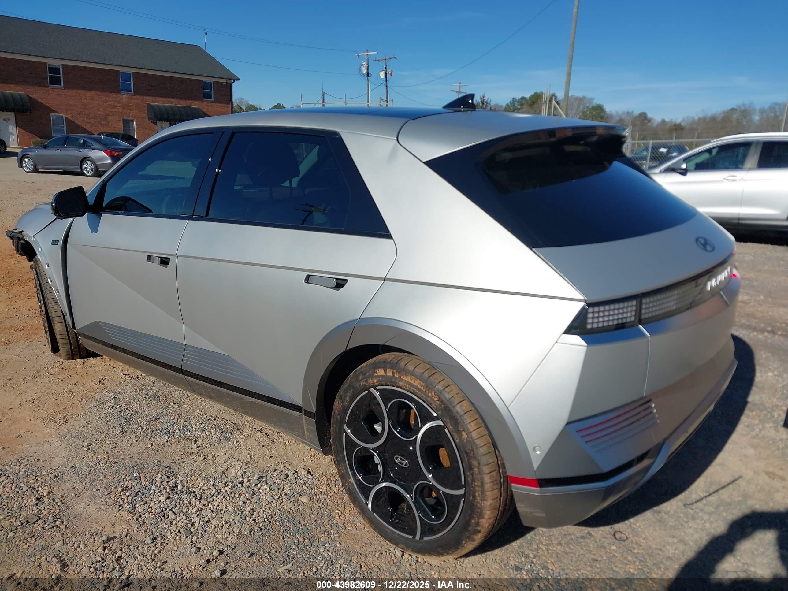 HYUNDAI IONIQ image 3