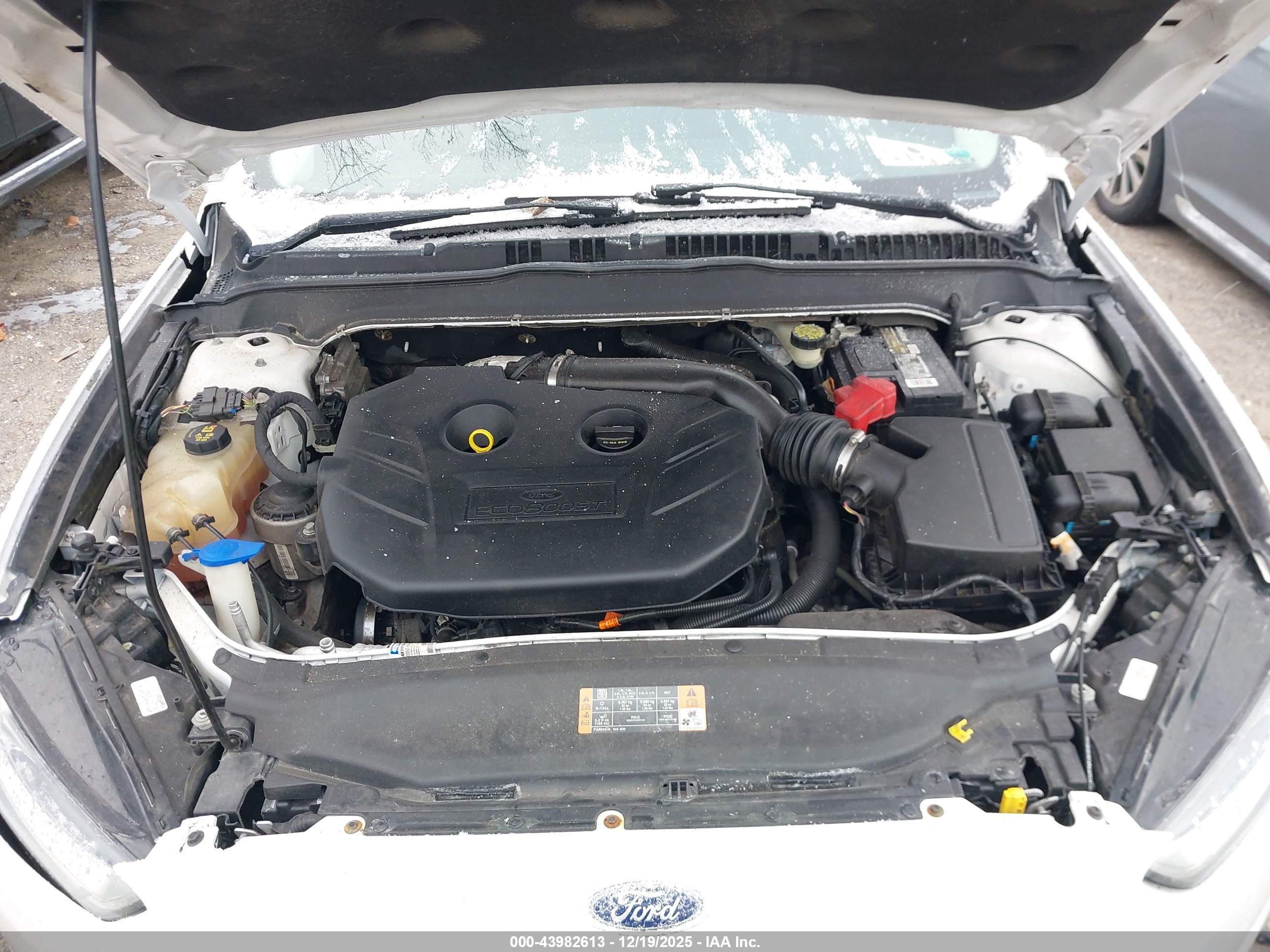 FORD FUSION image 10