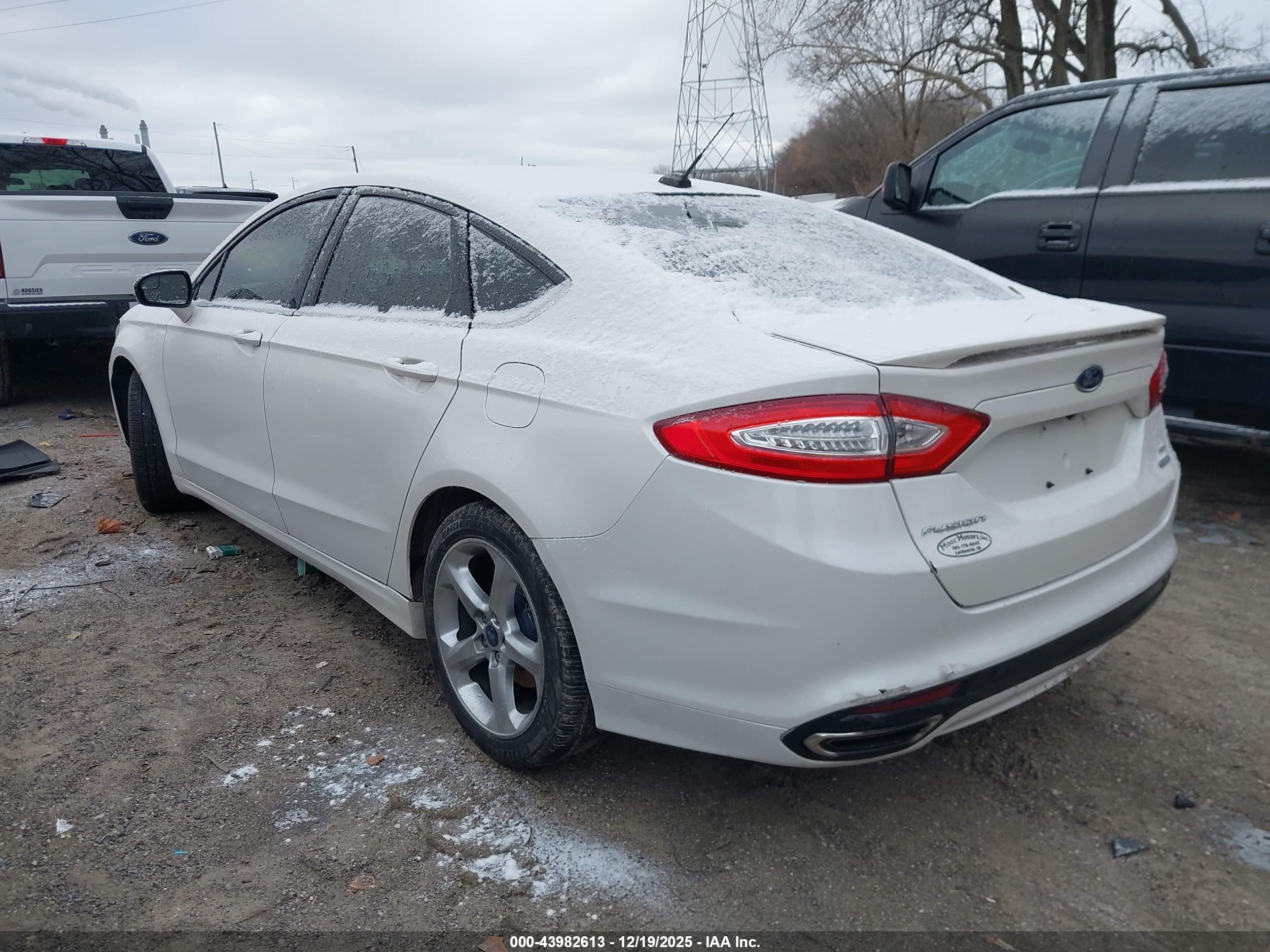 FORD FUSION image 3