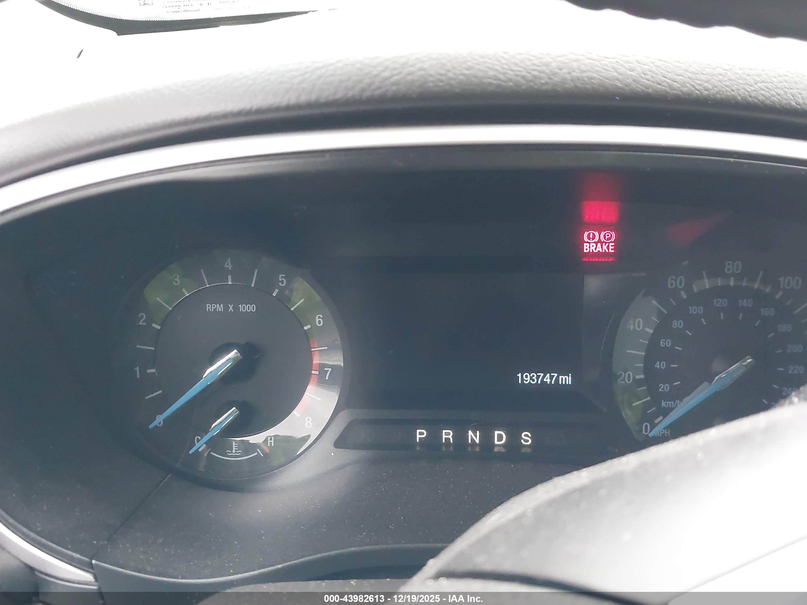 FORD FUSION image 7