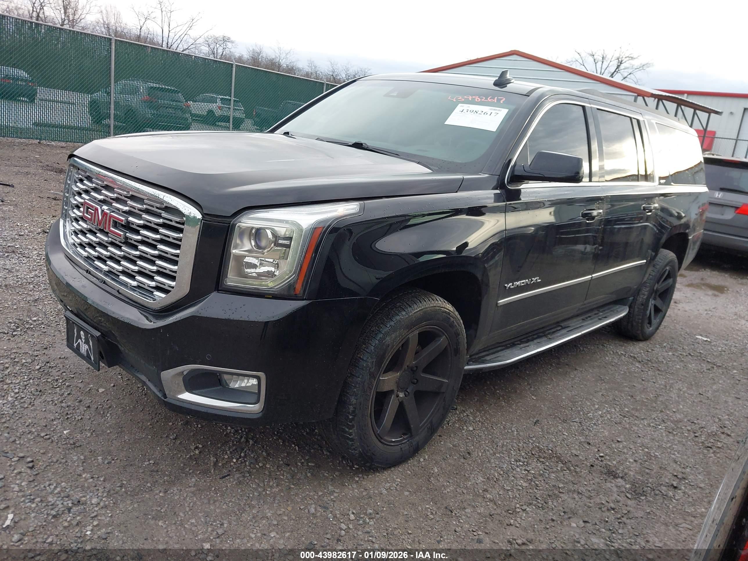 GMC YUKON image 2