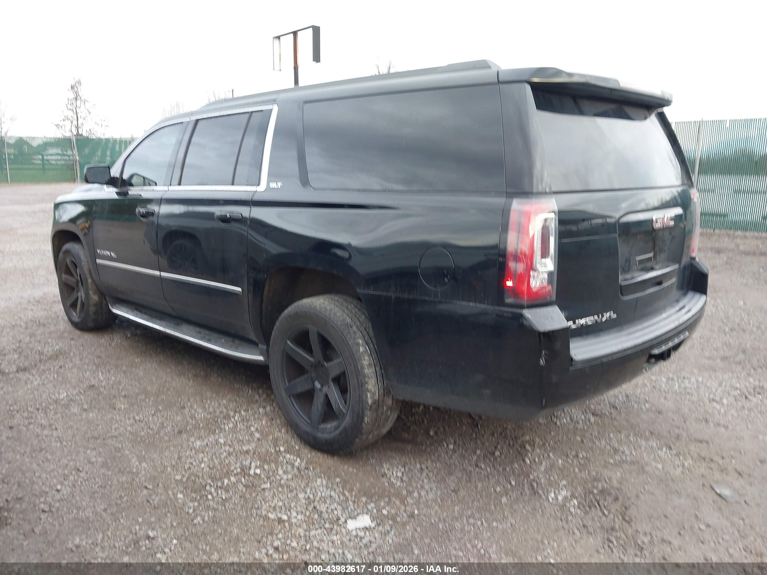 GMC YUKON image 3