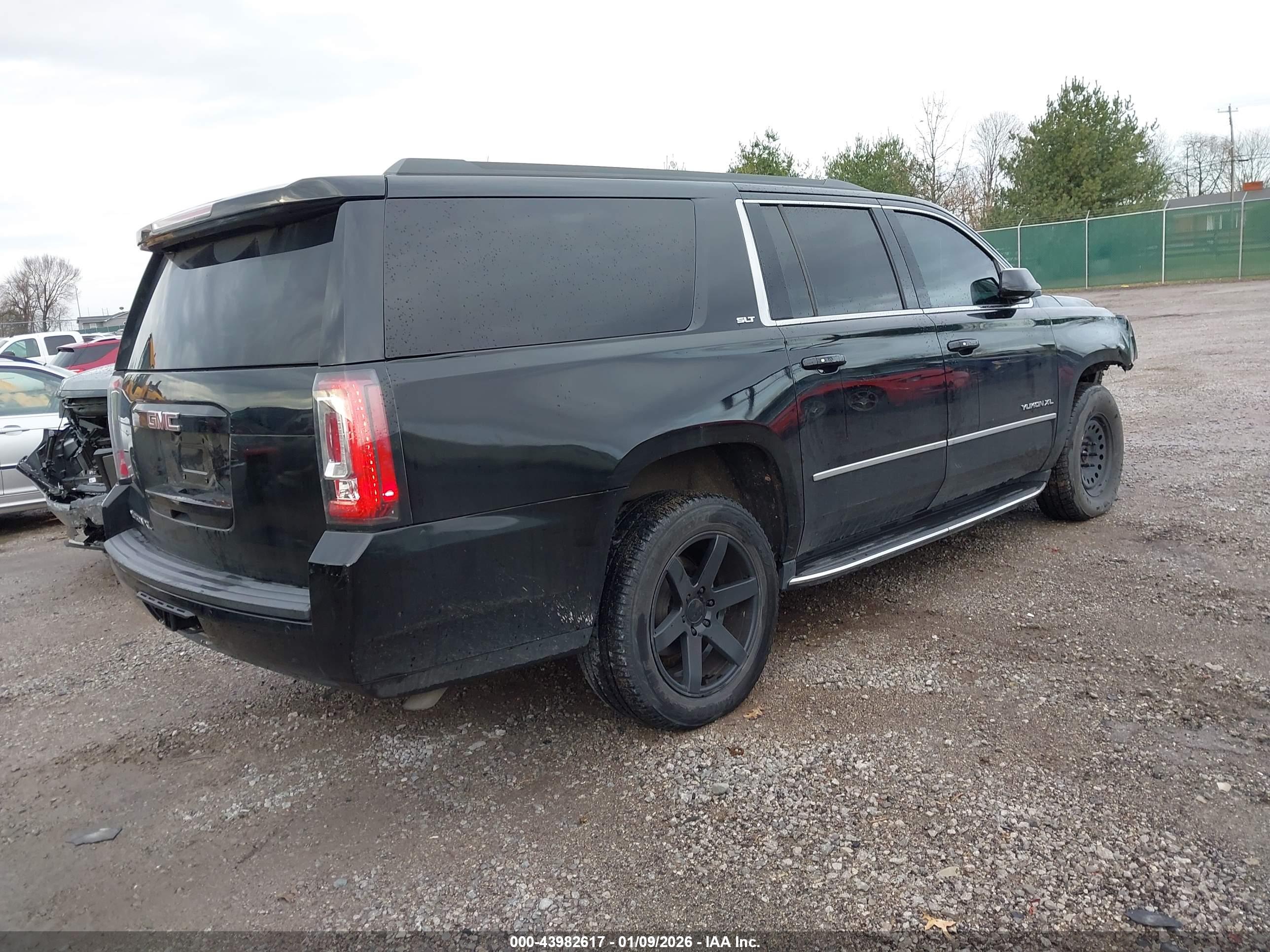 GMC YUKON image 4