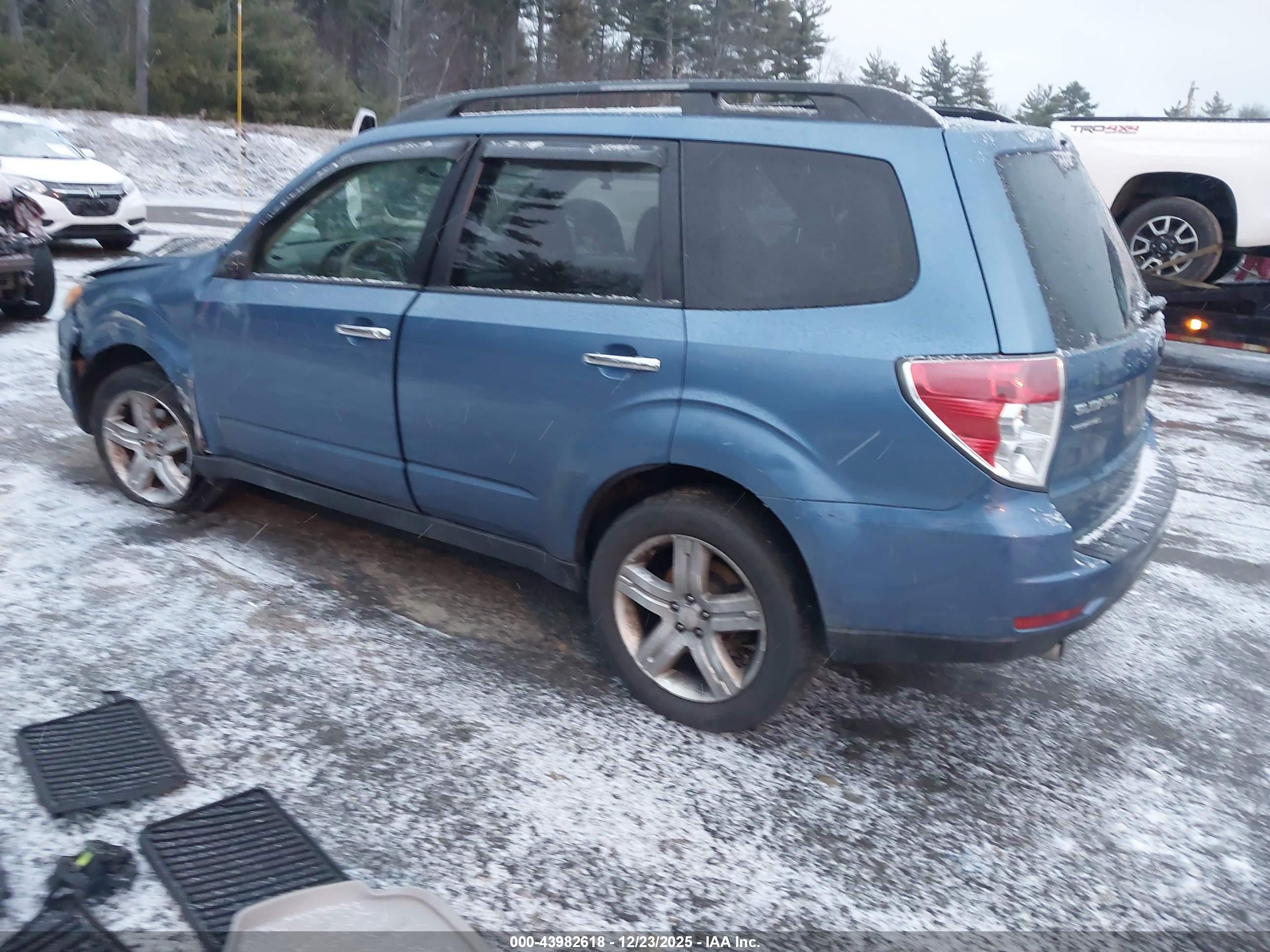 SUBARU FORESTER image 3