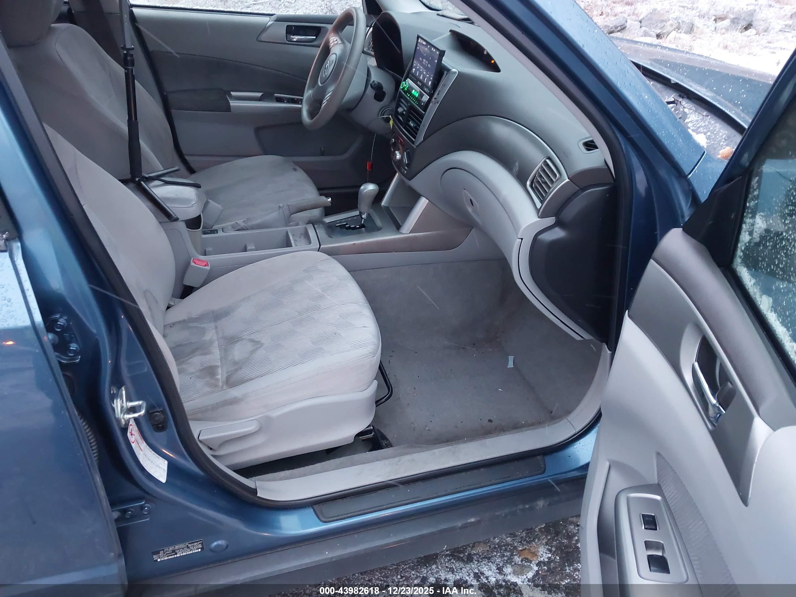 SUBARU FORESTER image 5