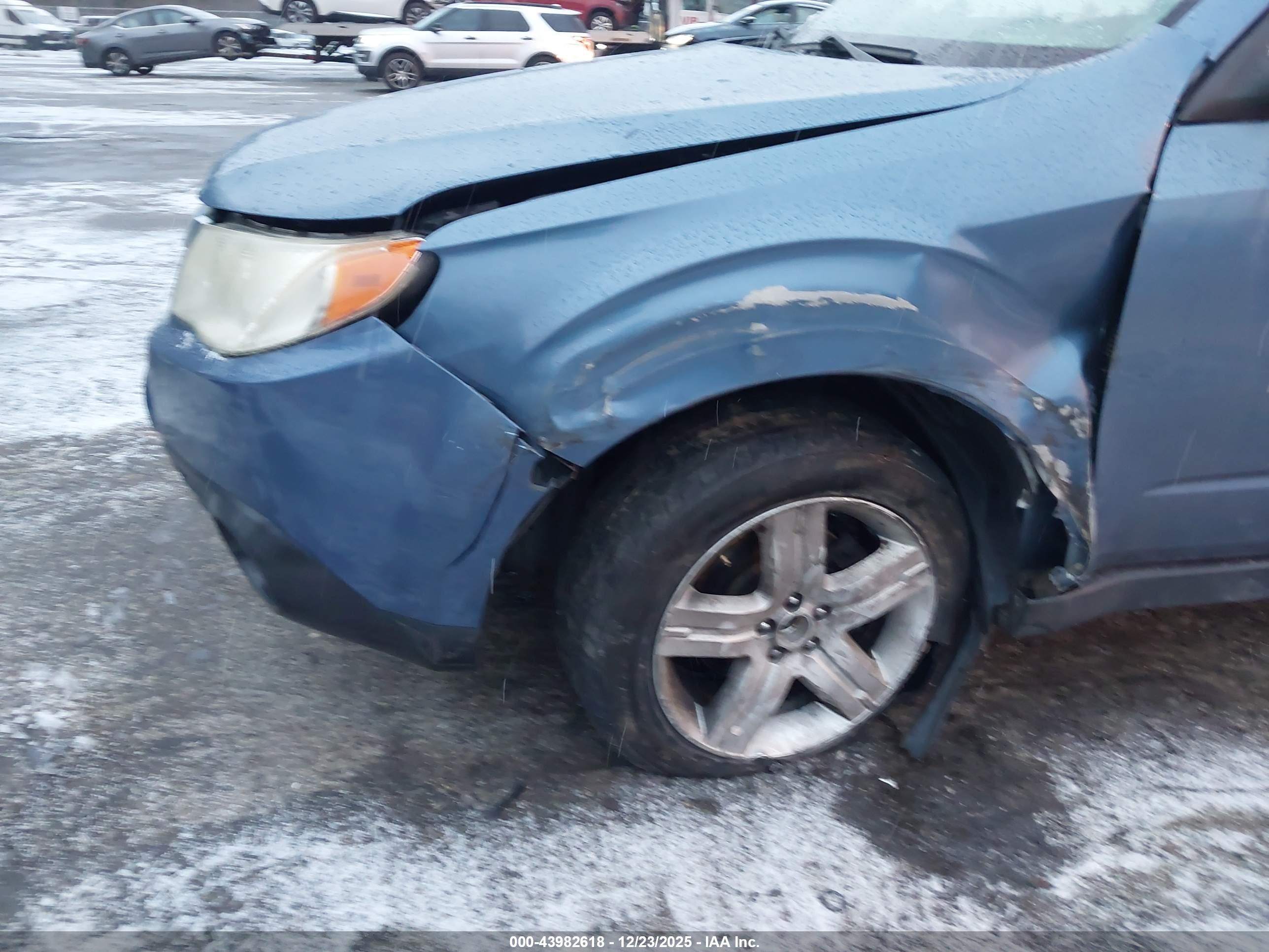 SUBARU FORESTER image 6
