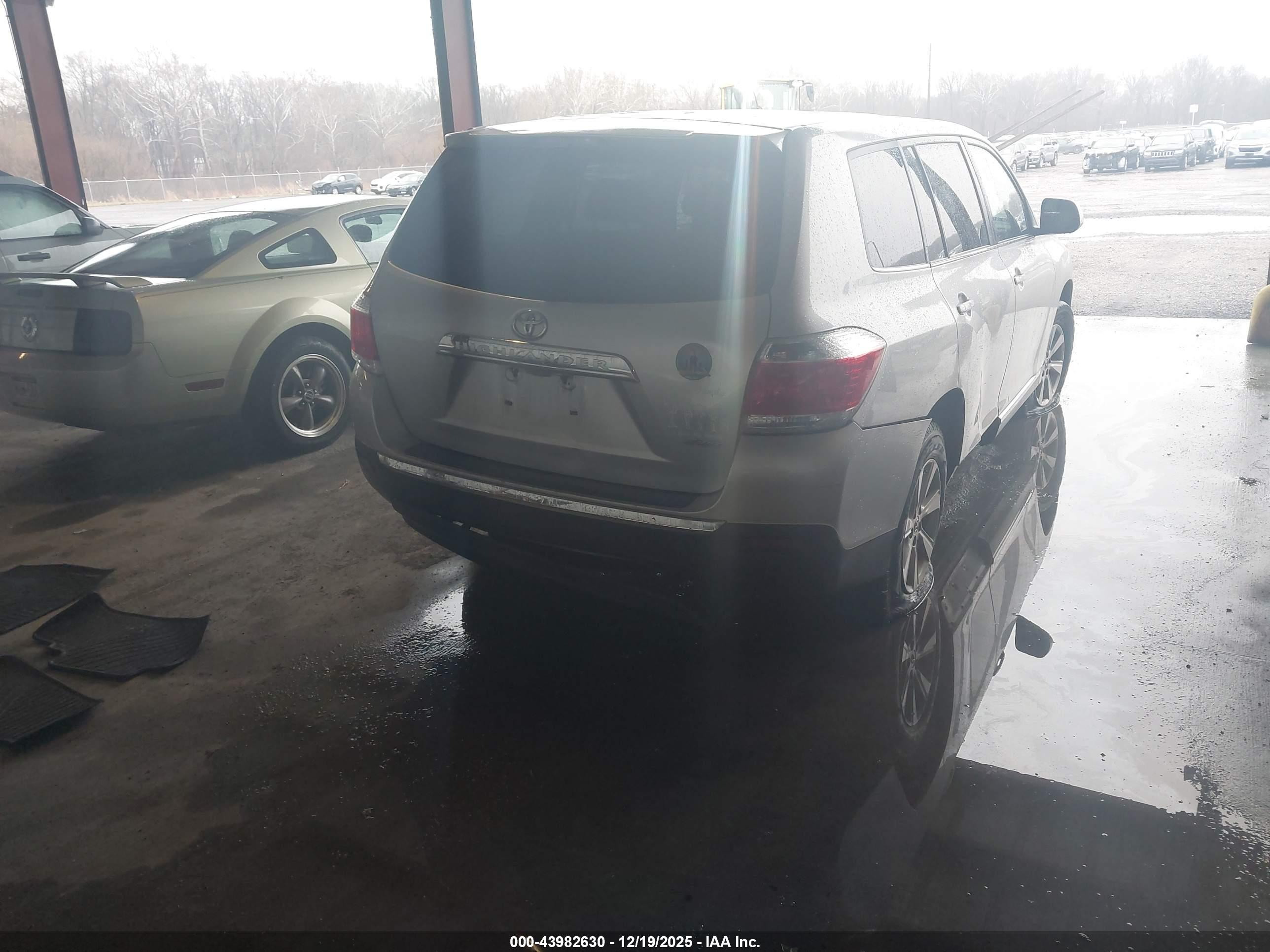 TOYOTA HIGHLANDER image 4