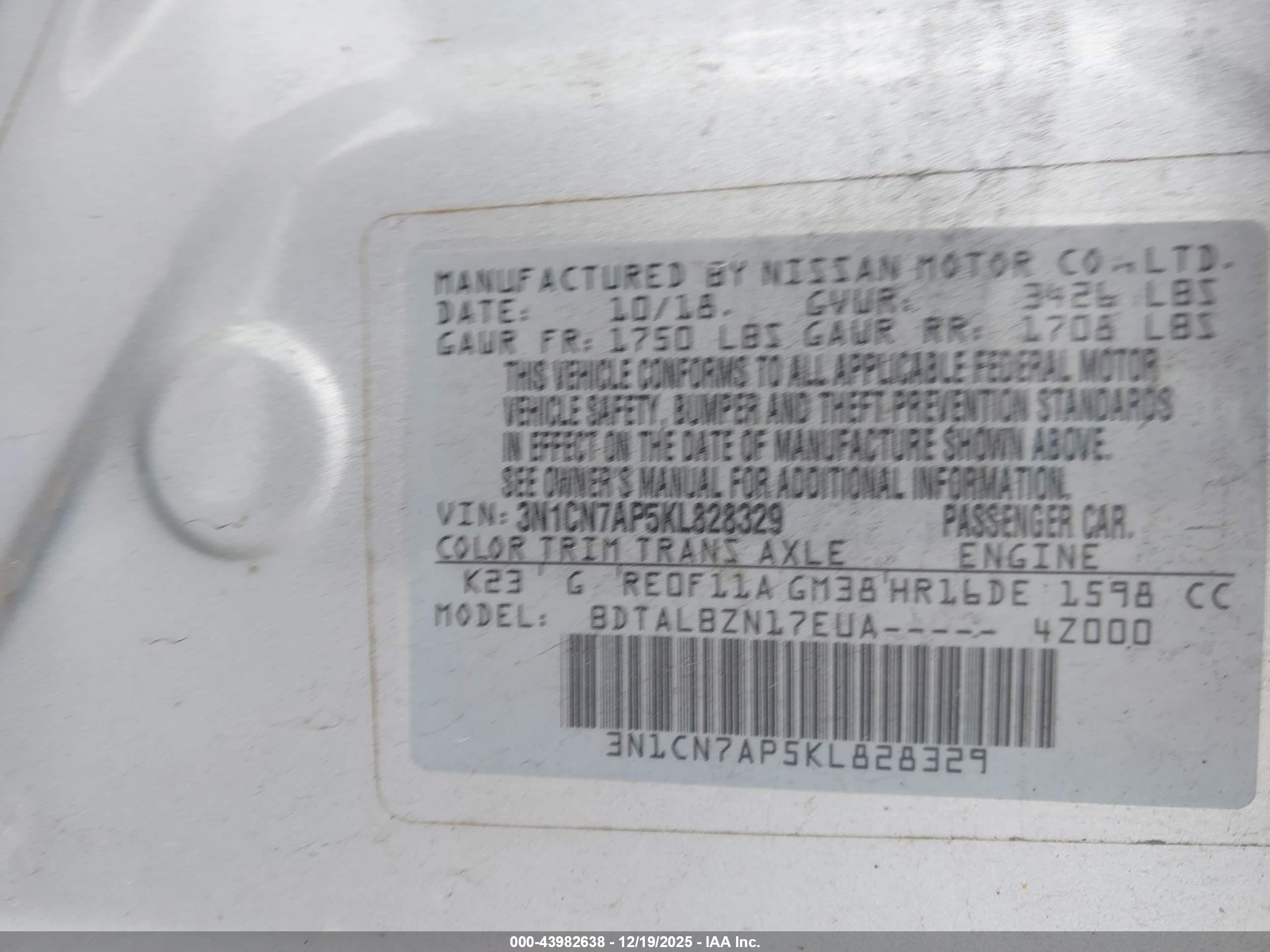 NISSAN VERSA image 9