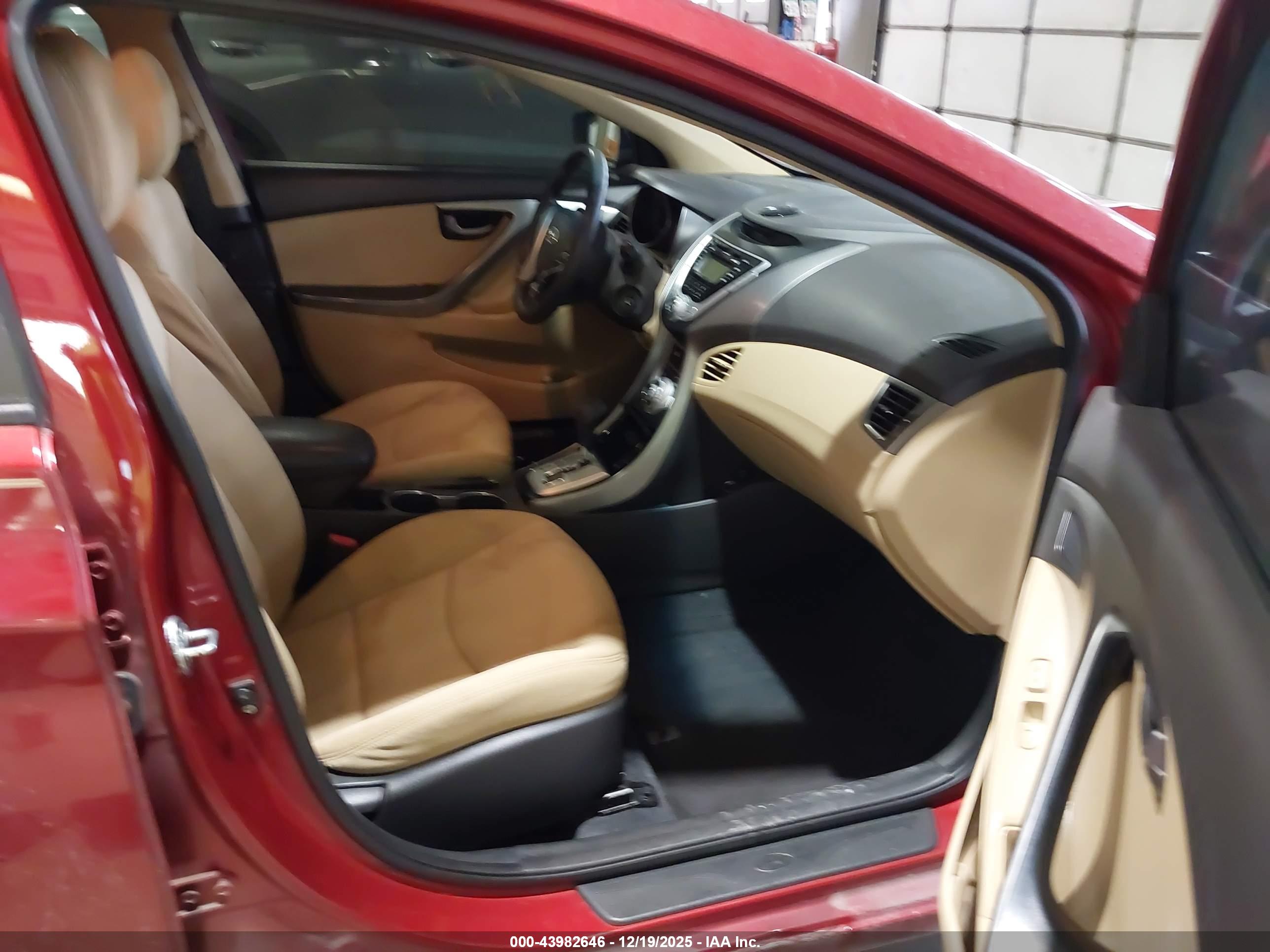 HYUNDAI ELANTRA image 5