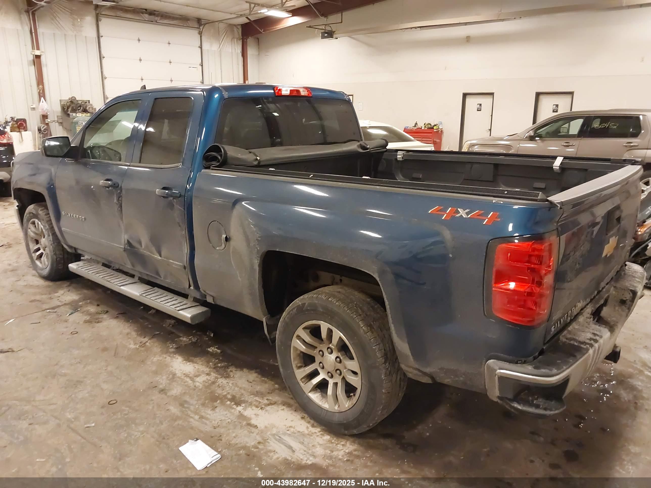 CHEVROLET SILVERADO image 3