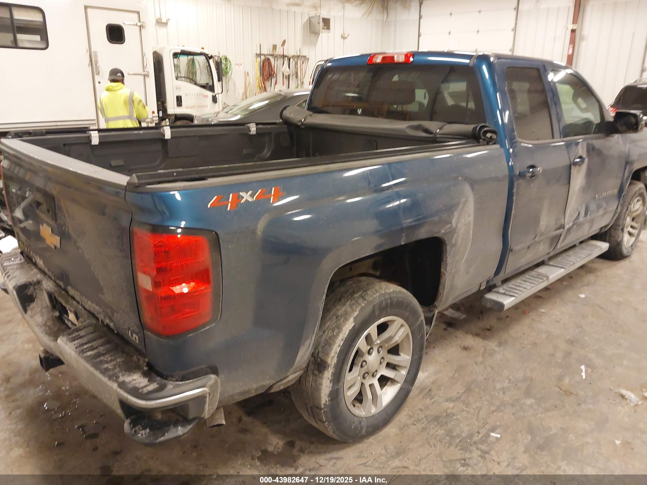 CHEVROLET SILVERADO image 4