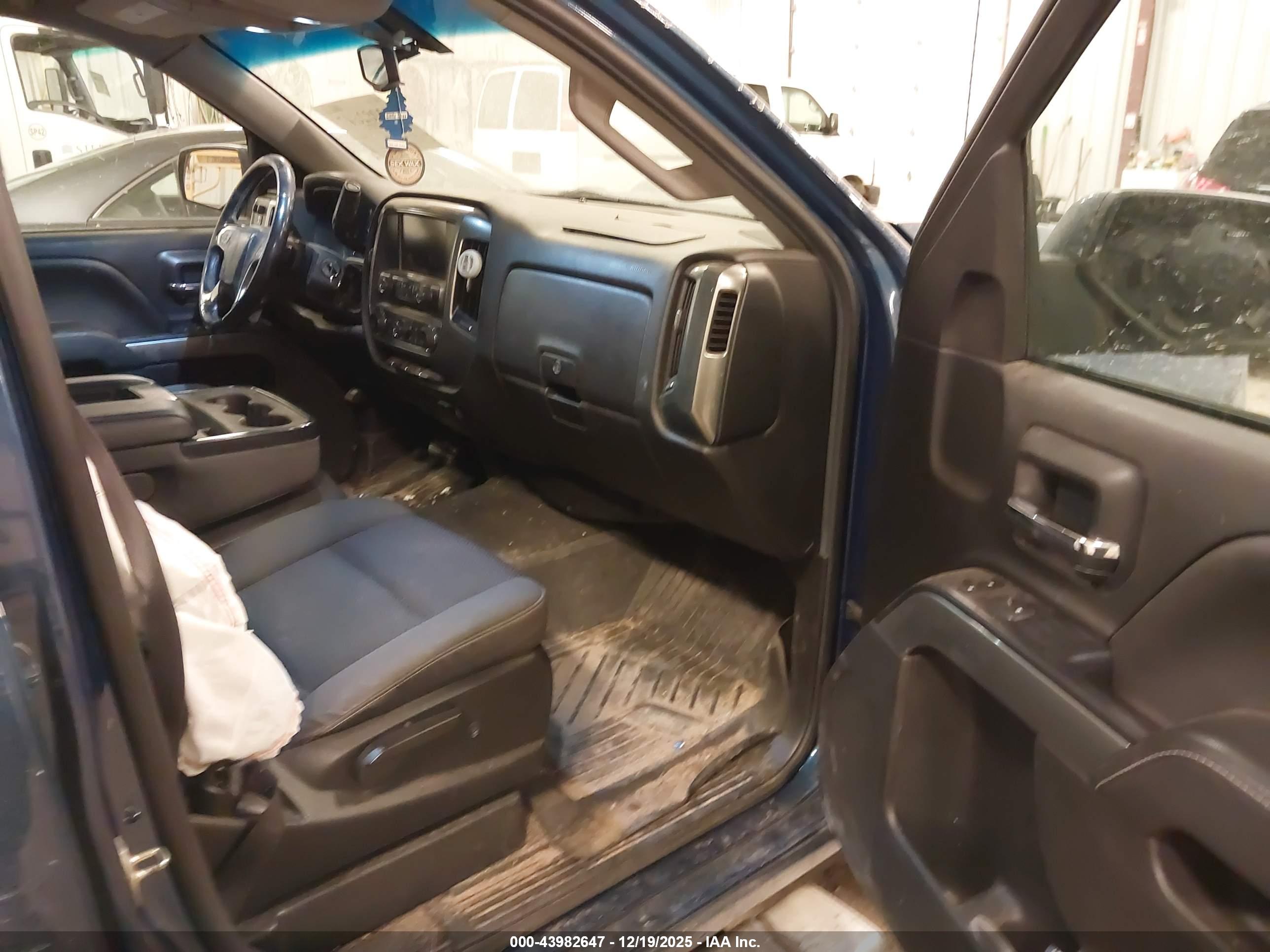 CHEVROLET SILVERADO image 5