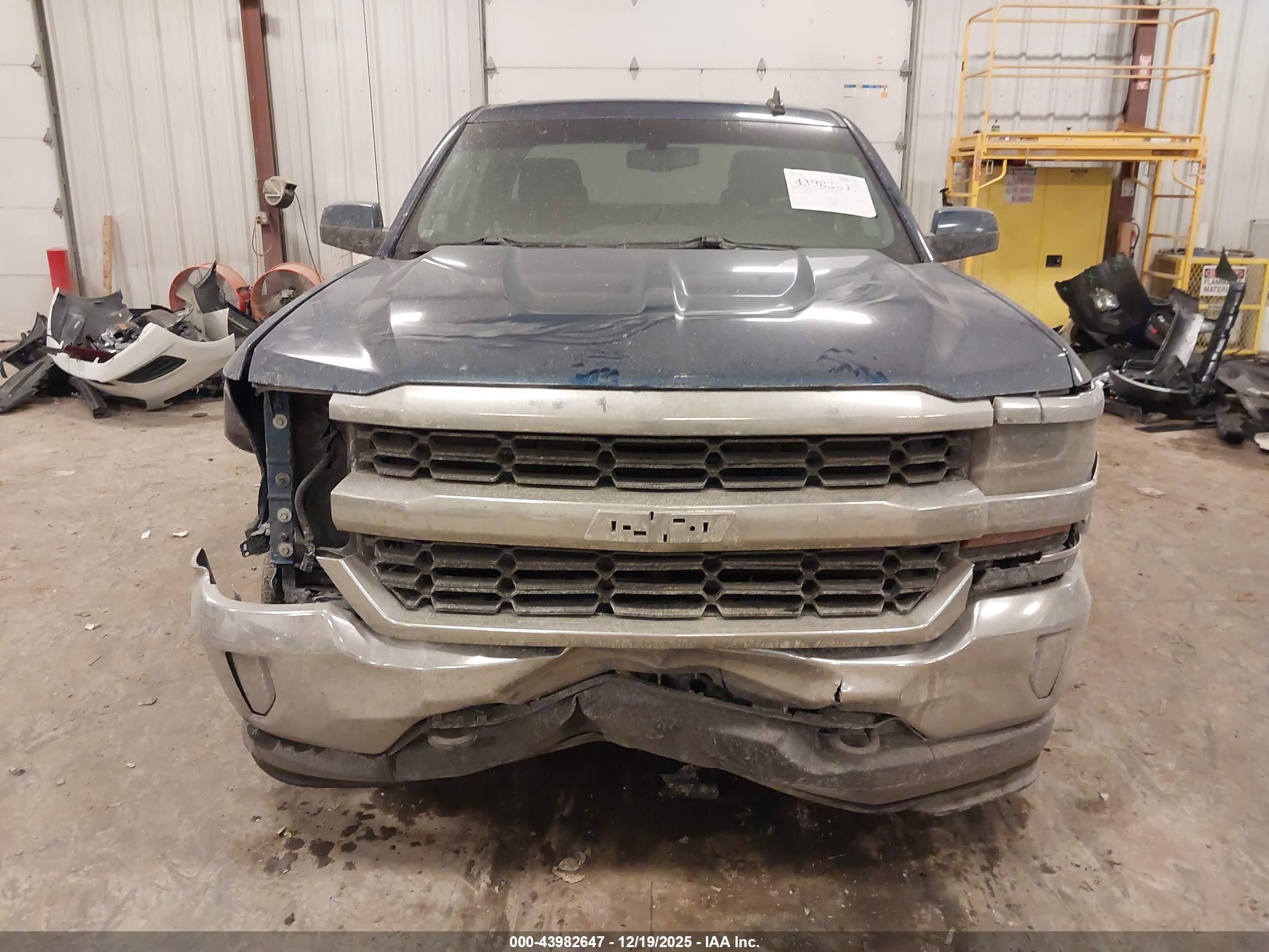 CHEVROLET SILVERADO image 6