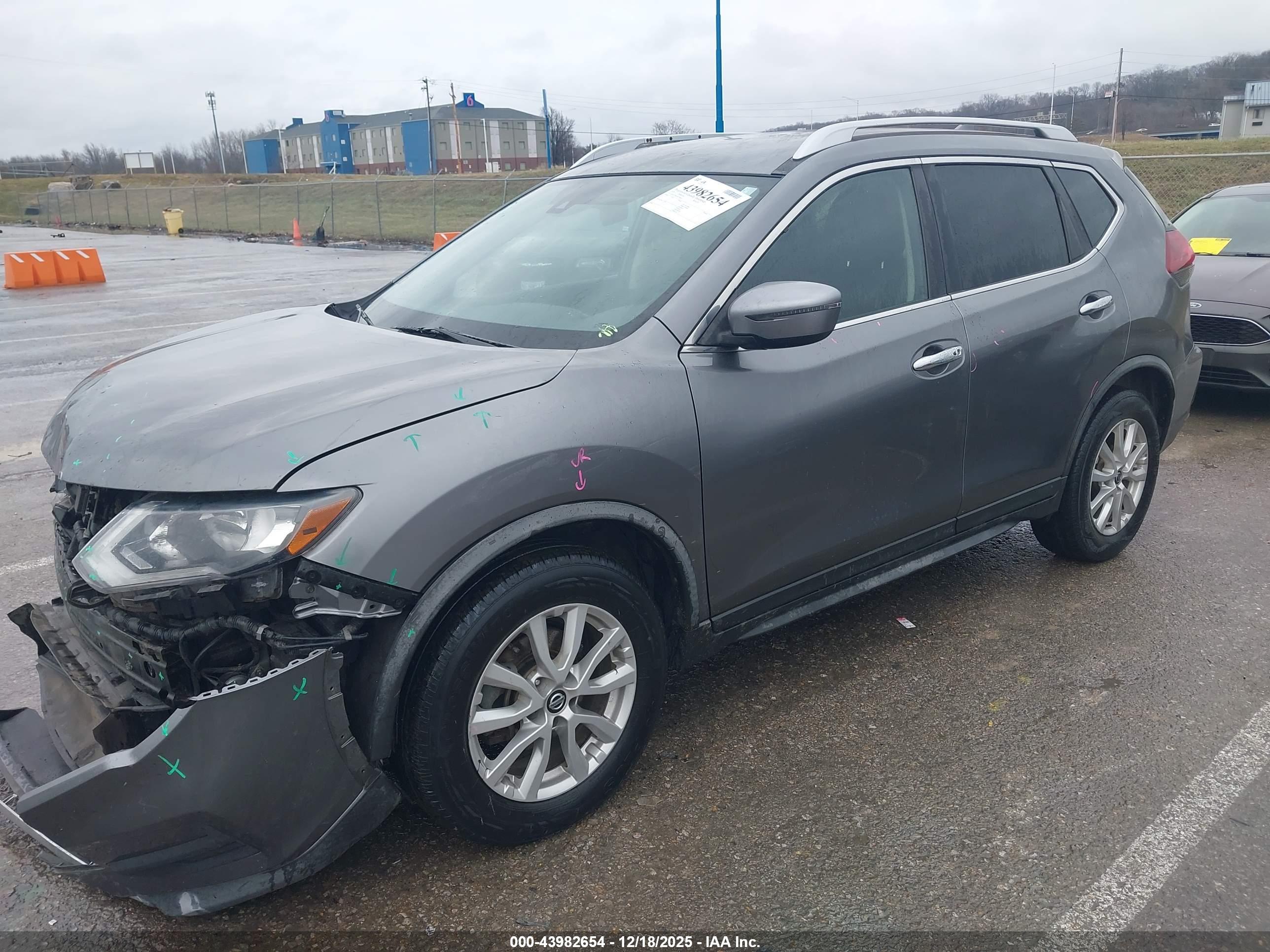 NISSAN ROGUE image 2