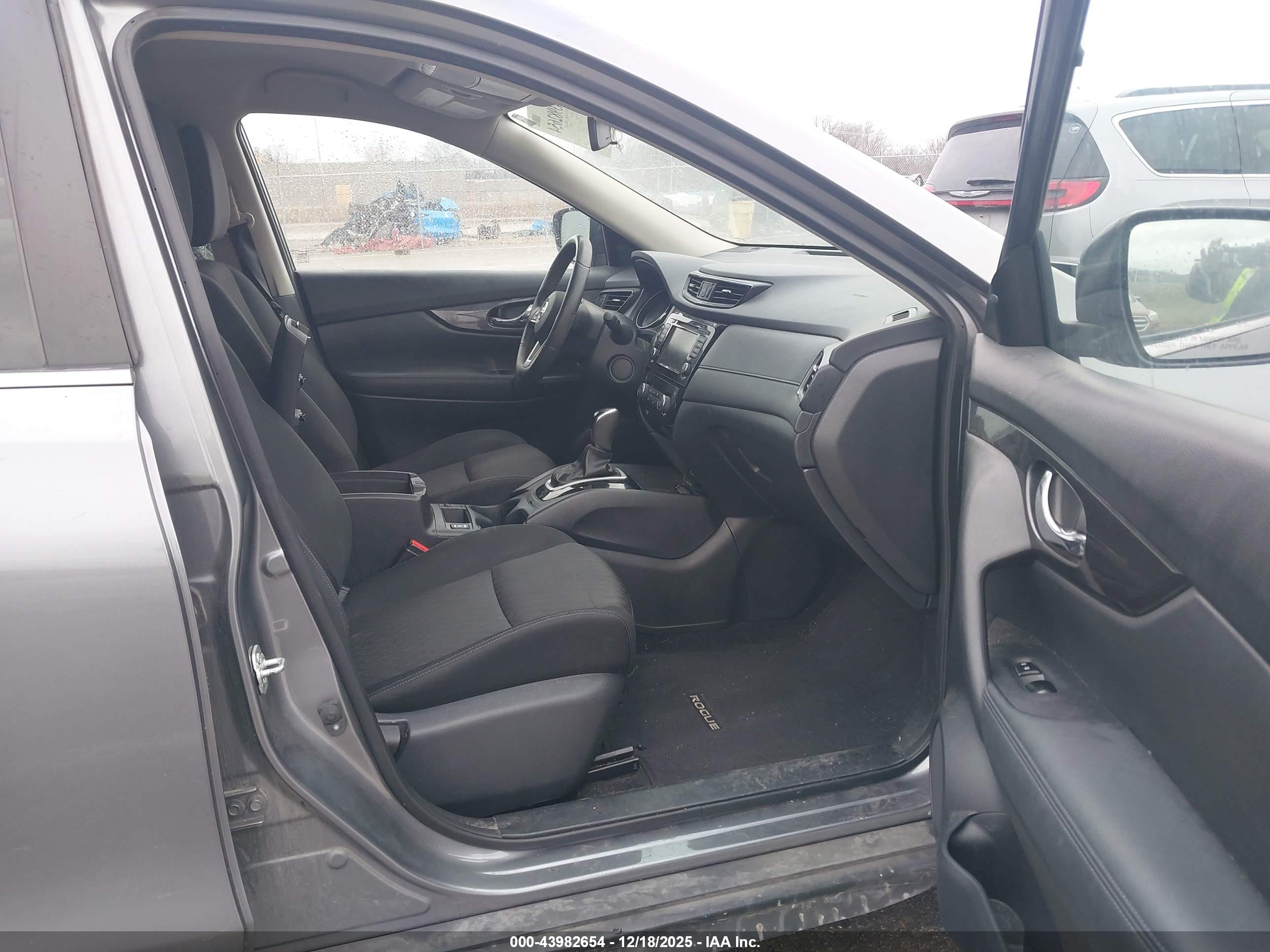 NISSAN ROGUE image 5