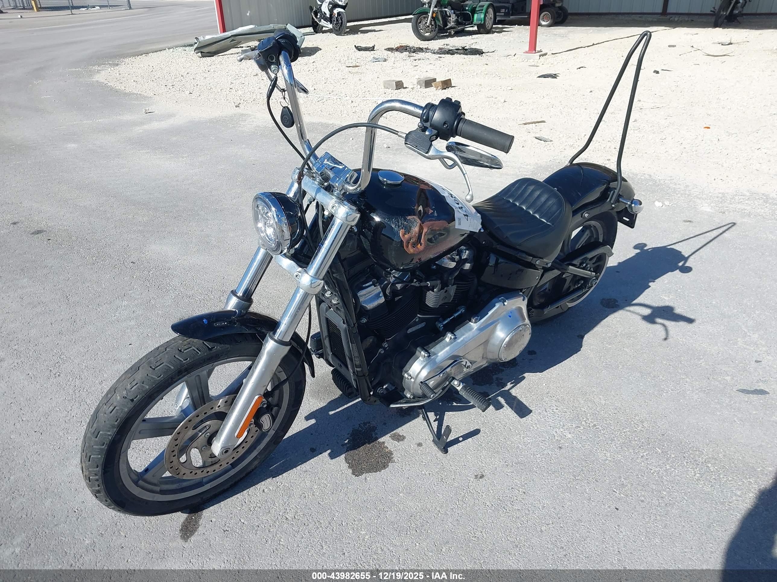 HARLEY-DAVIDSON FXST image 2