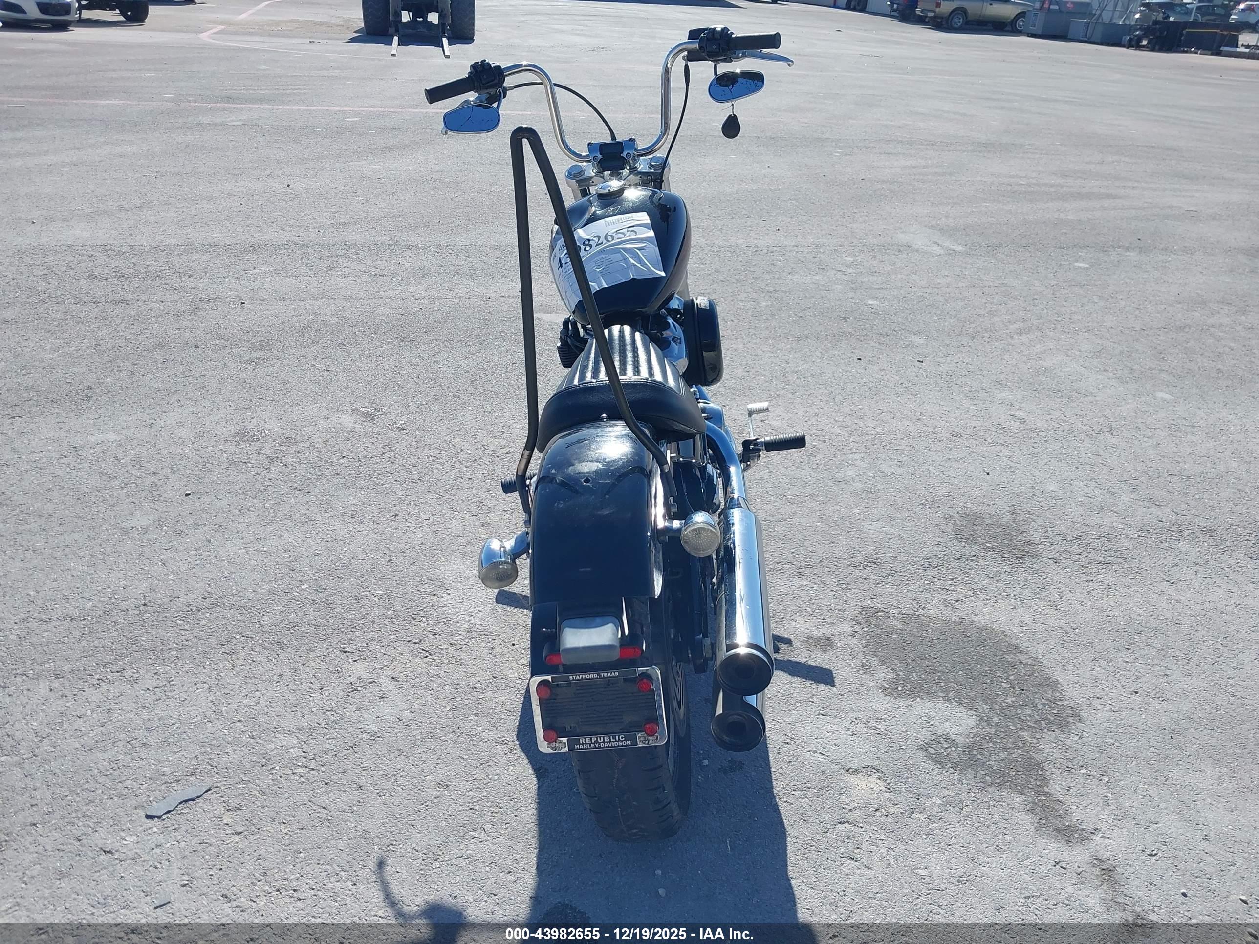 HARLEY-DAVIDSON FXST image 6