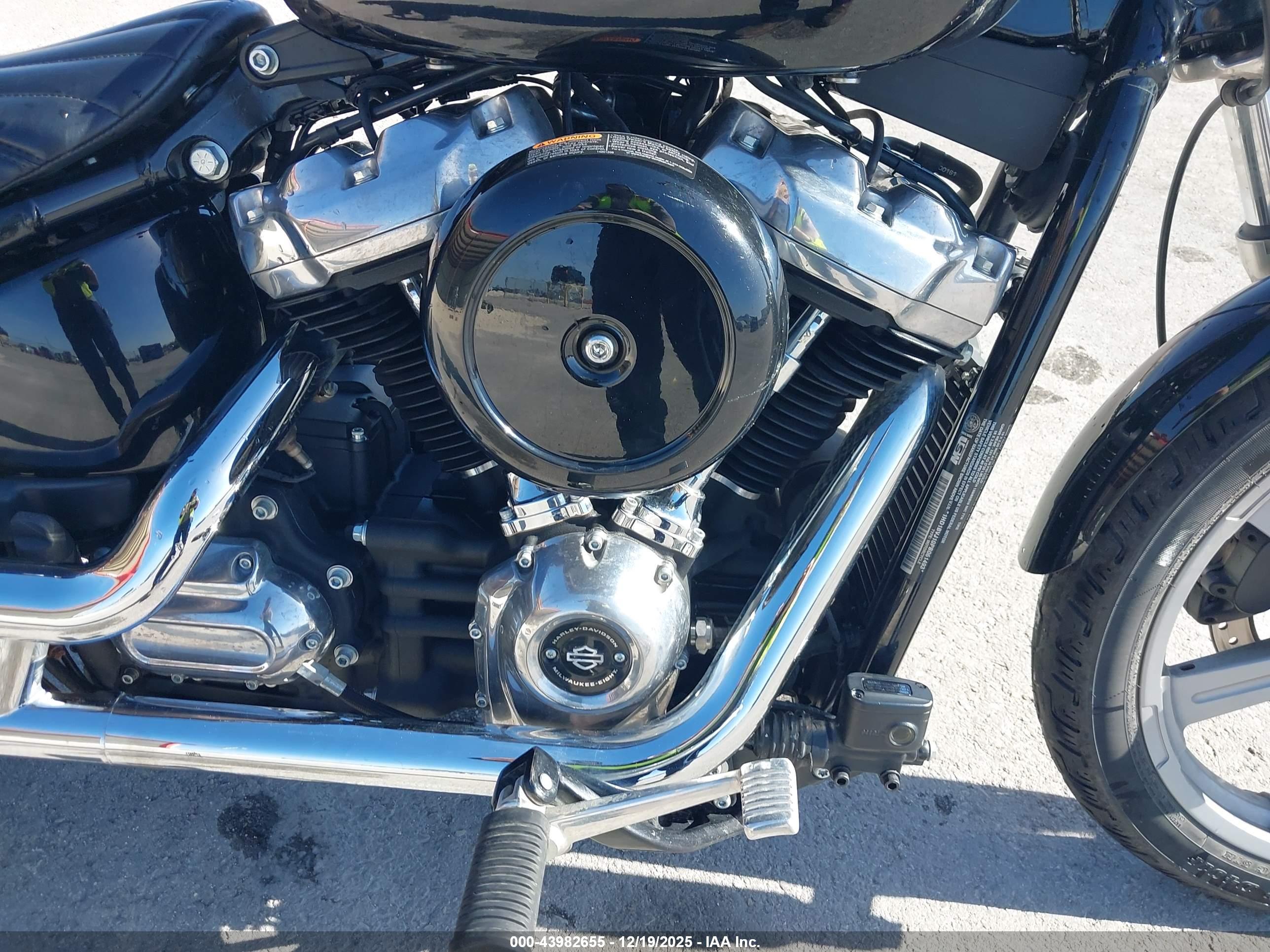 HARLEY-DAVIDSON FXST image 8