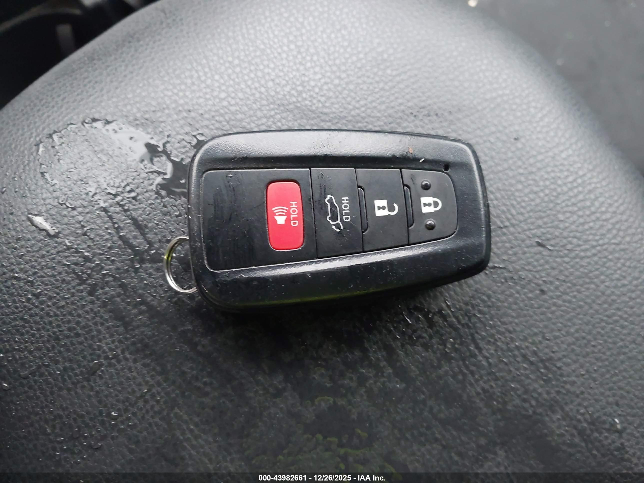 TOYOTA RAV4 image 11