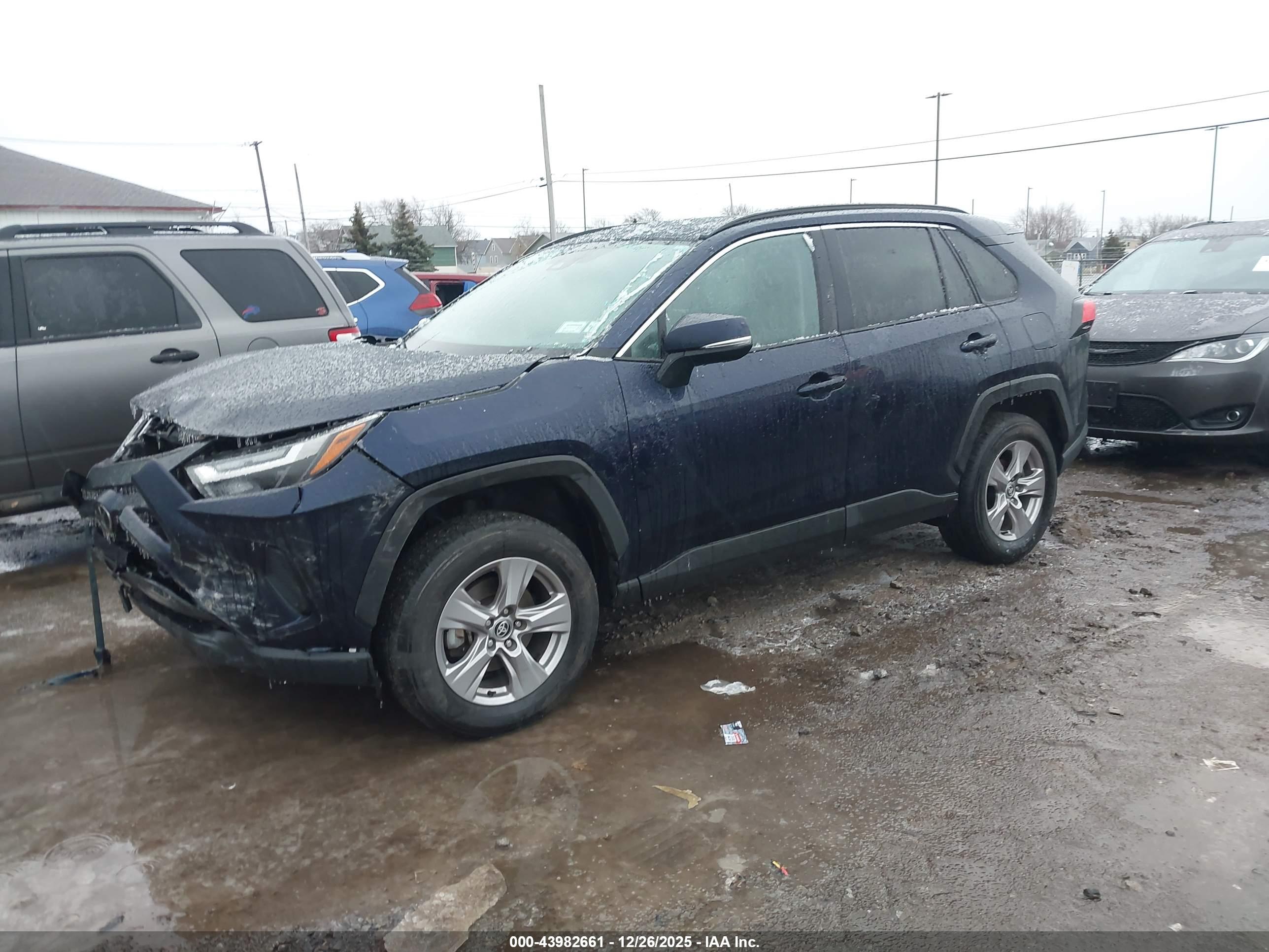 TOYOTA RAV4 image 2