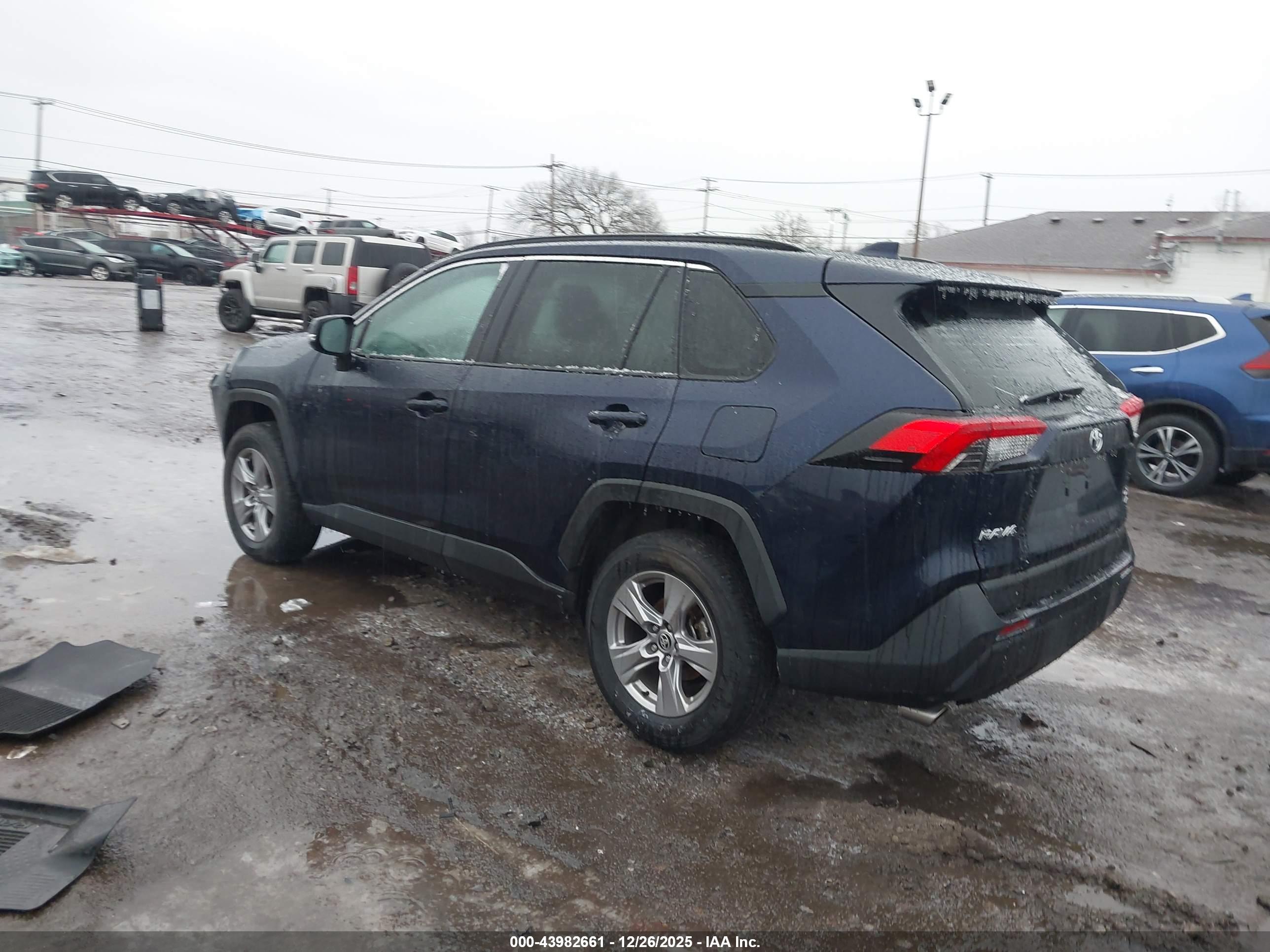 TOYOTA RAV4 image 3