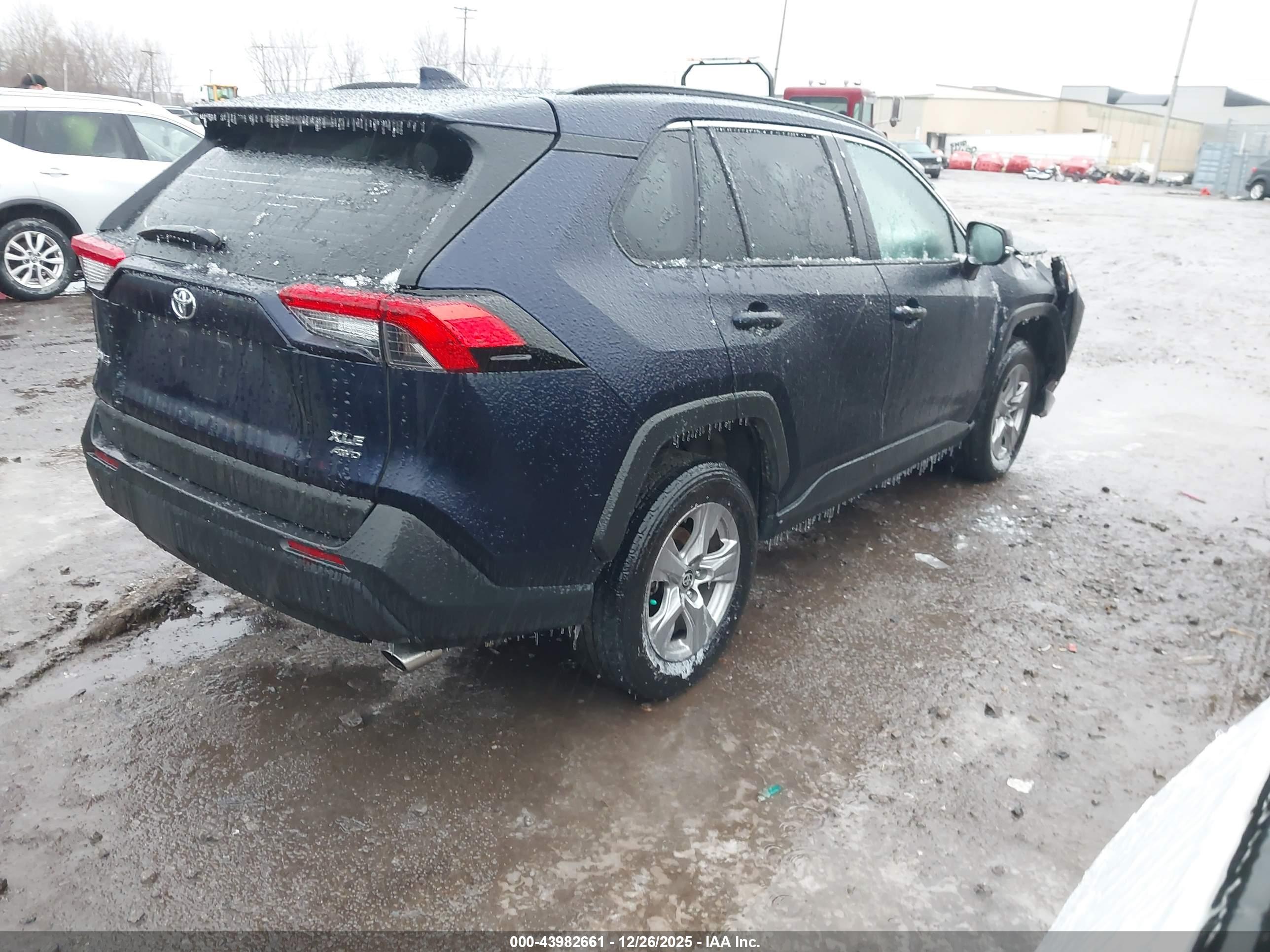 TOYOTA RAV4 image 4