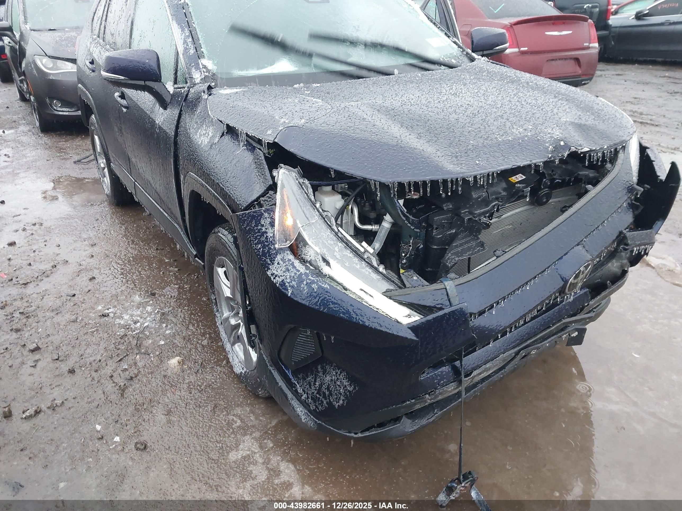 TOYOTA RAV4 image 6