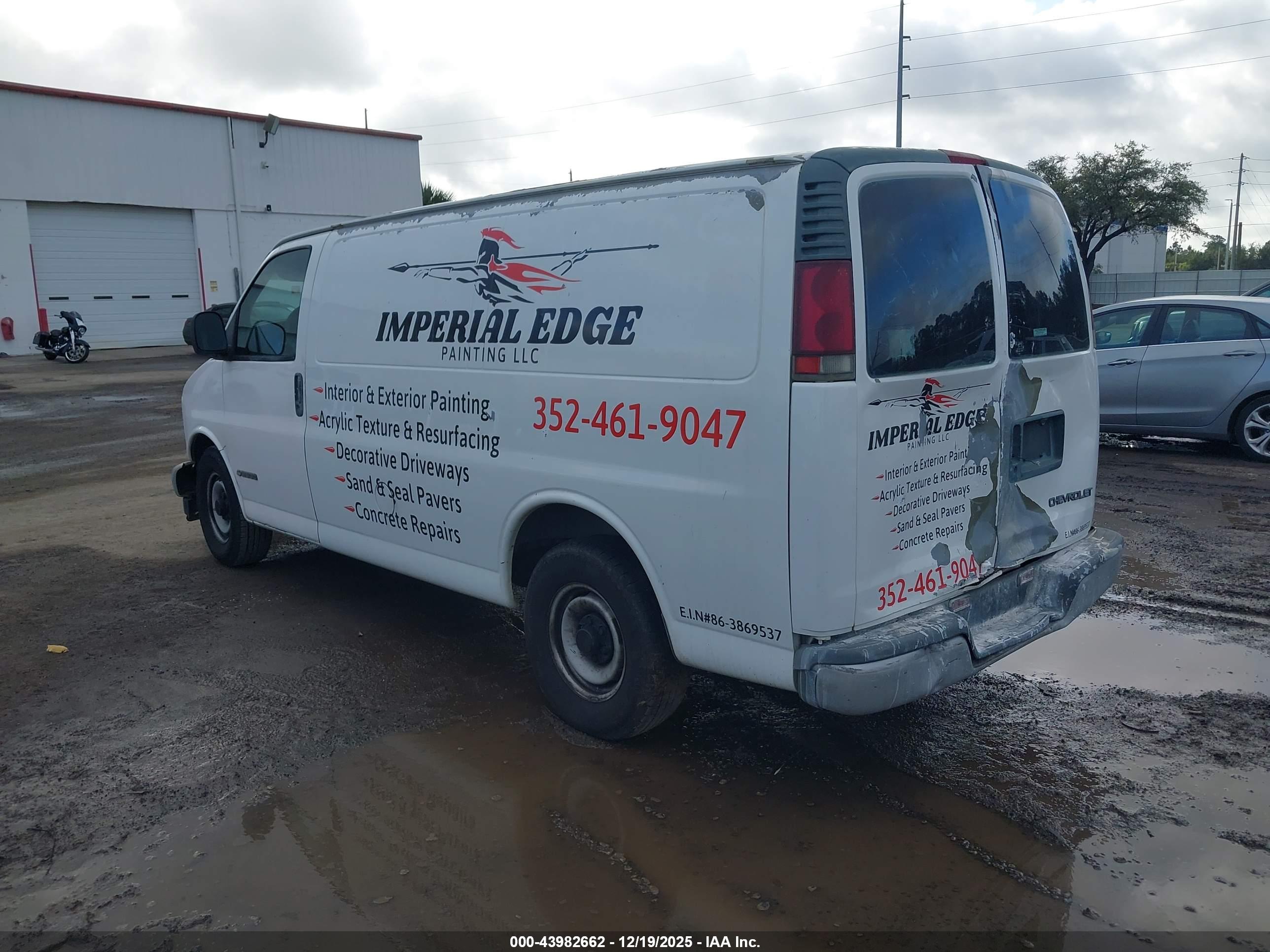 CHEVROLET EXPRESS image 3