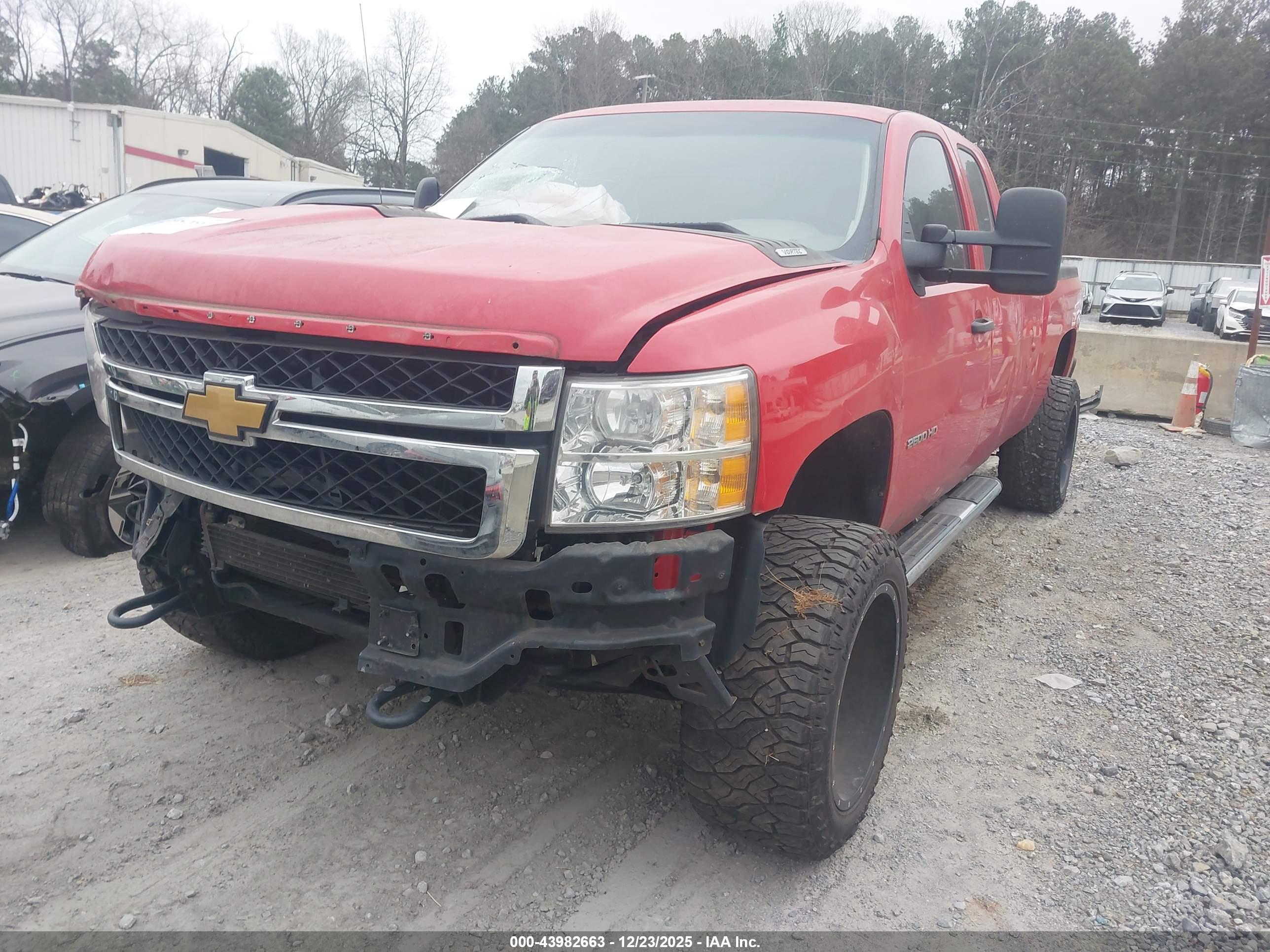 CHEVROLET SILVERADO image 2