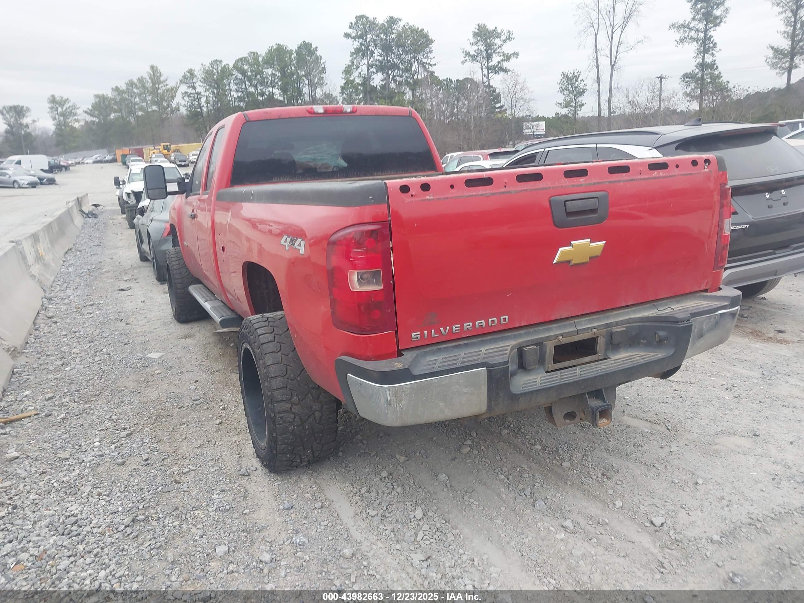CHEVROLET SILVERADO image 3