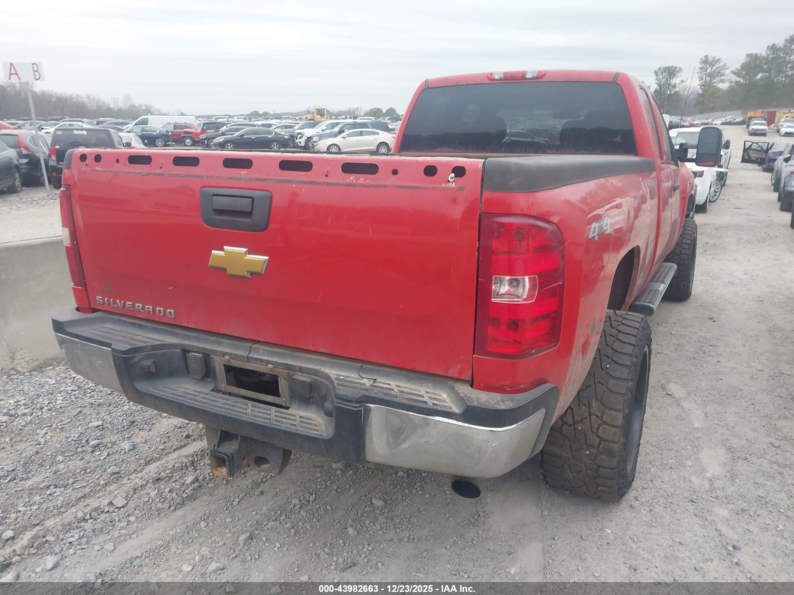 CHEVROLET SILVERADO image 4