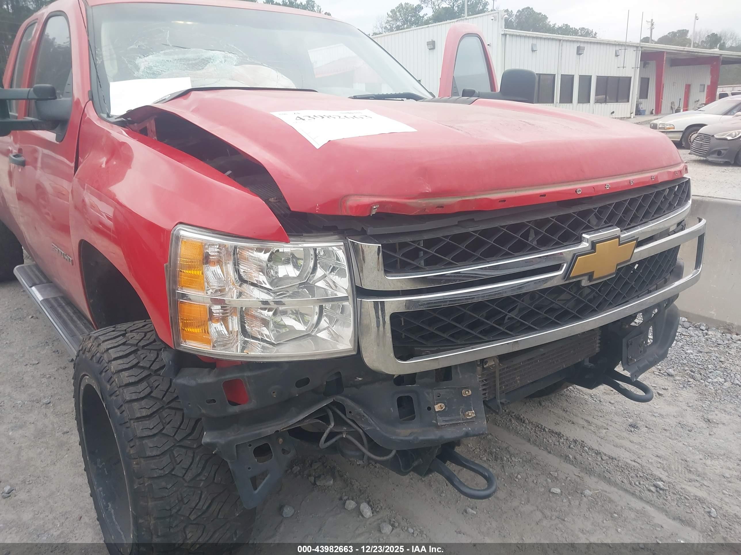 CHEVROLET SILVERADO image 6