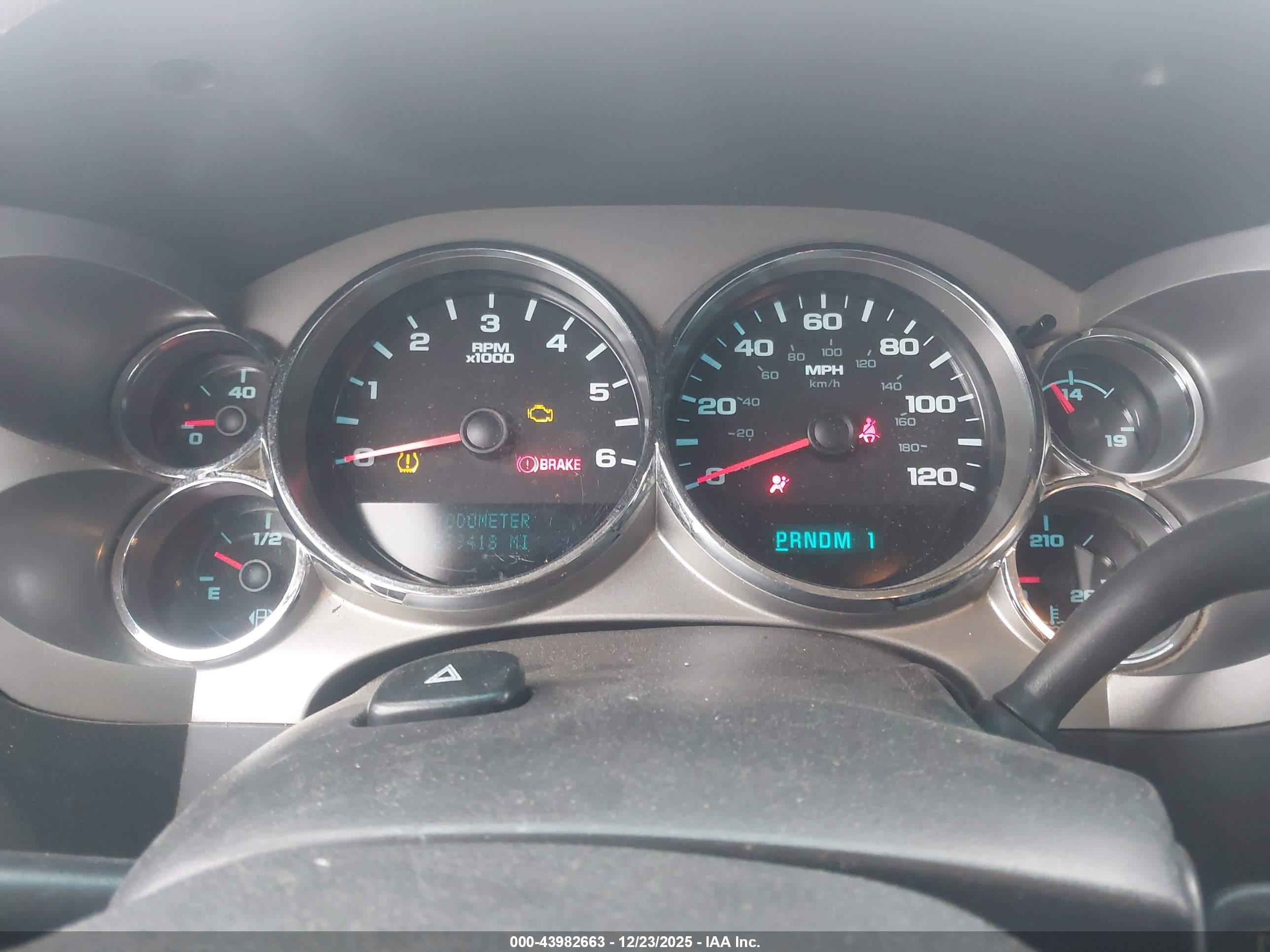 CHEVROLET SILVERADO image 7
