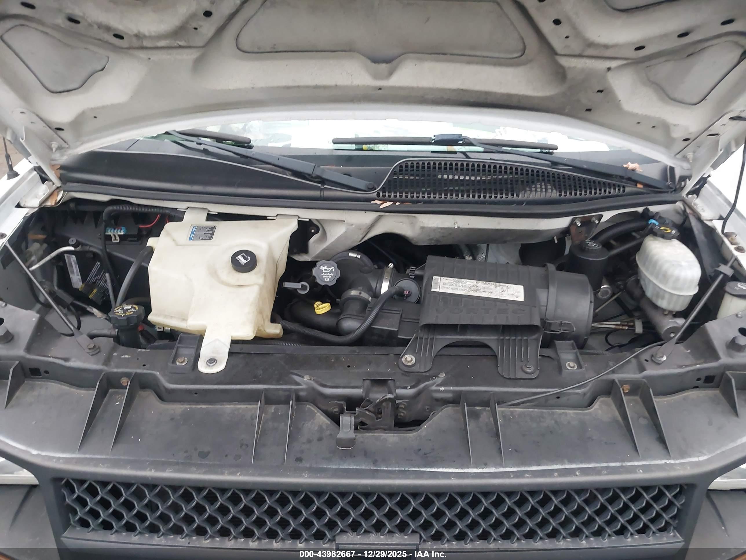 CHEVROLET EXPRESS image 10