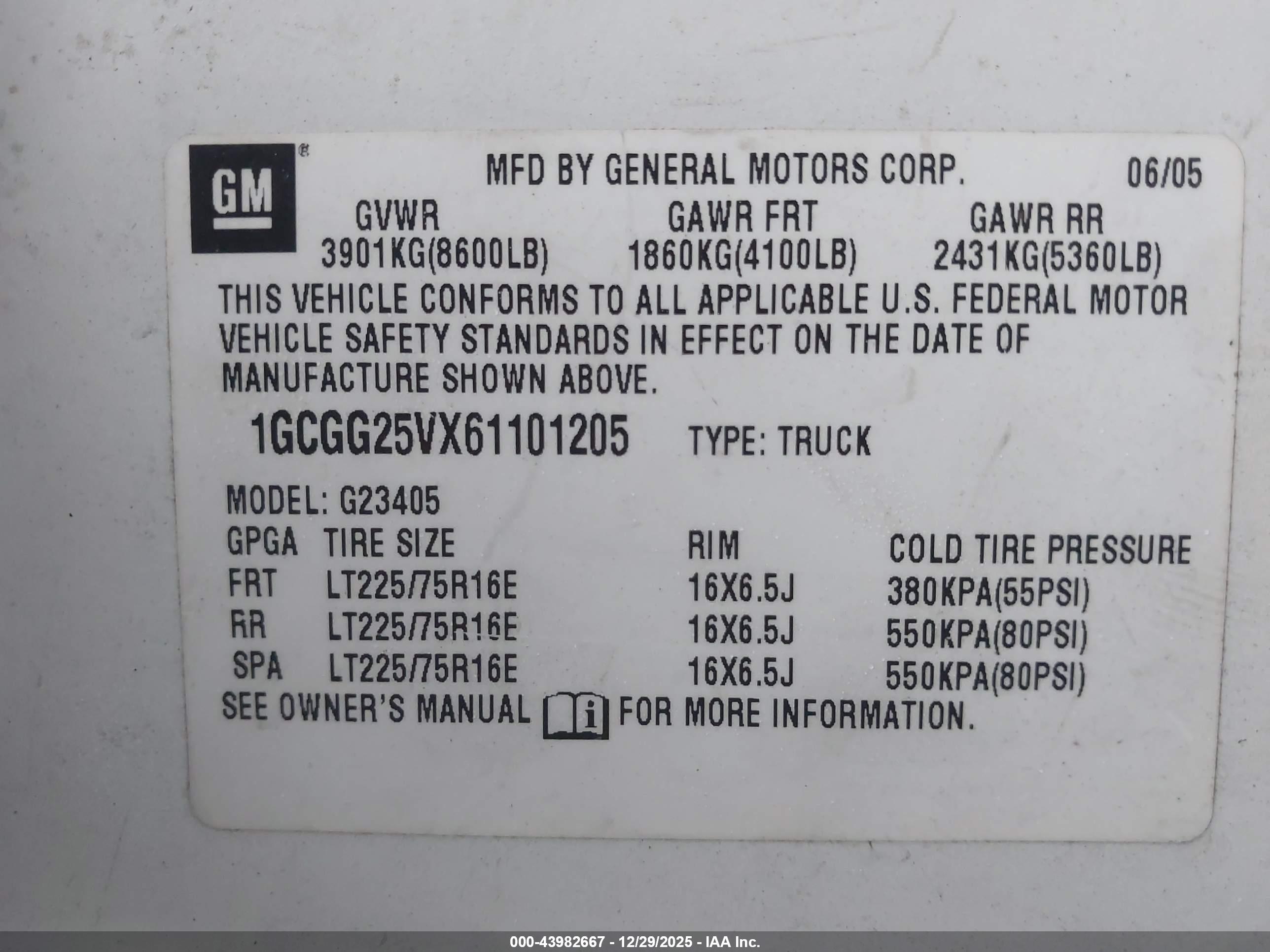 CHEVROLET EXPRESS image 9