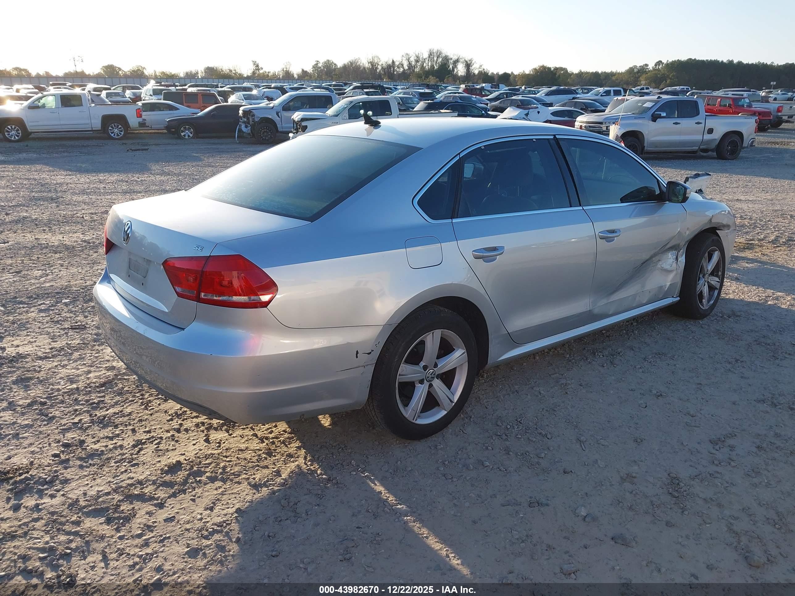 VOLKSWAGEN PASSAT image 4