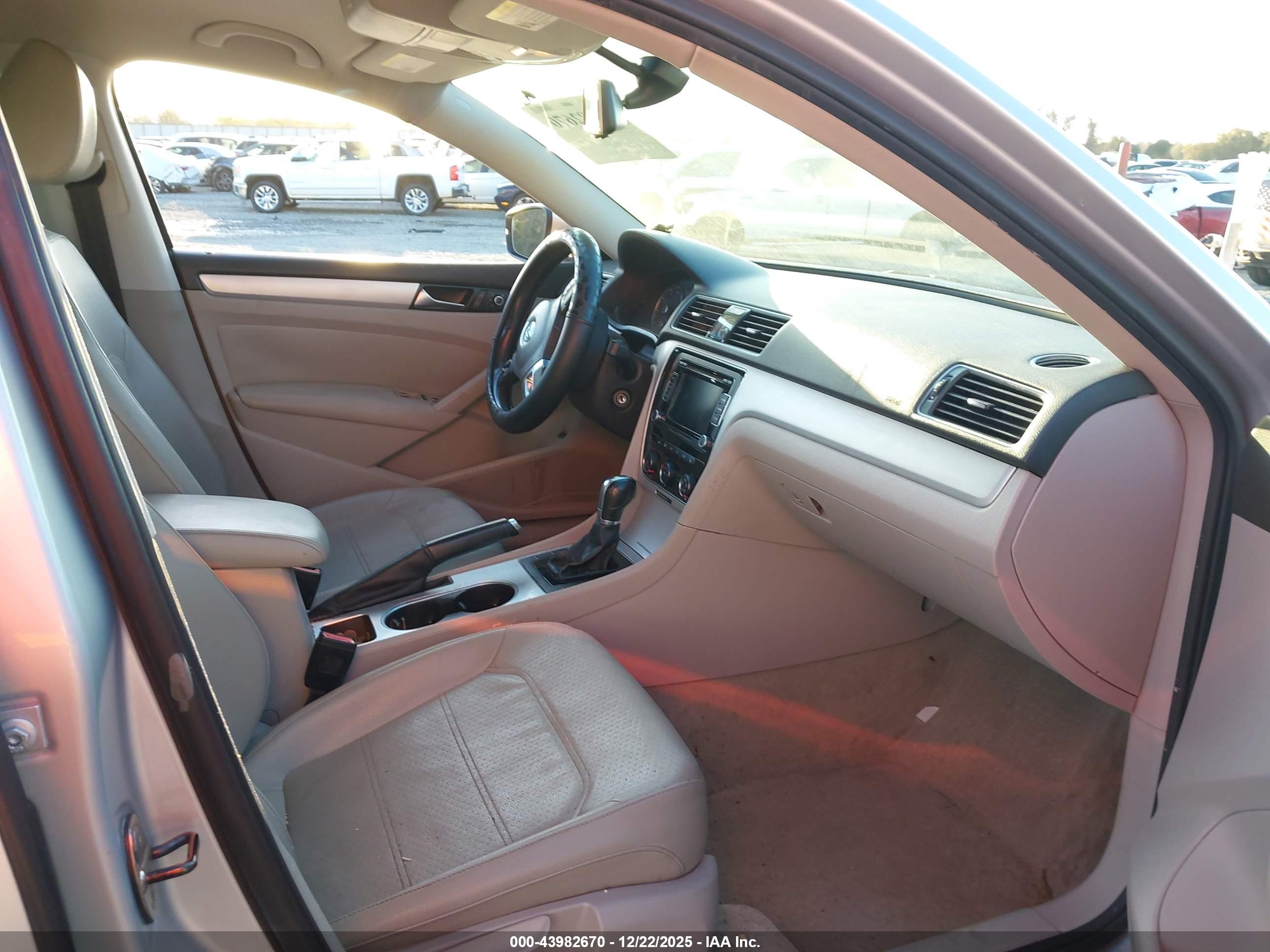 VOLKSWAGEN PASSAT image 5