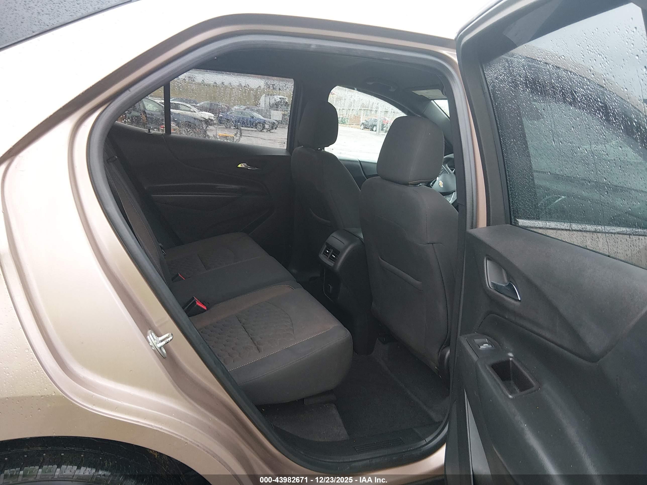 CHEVROLET EQUINOX image 8