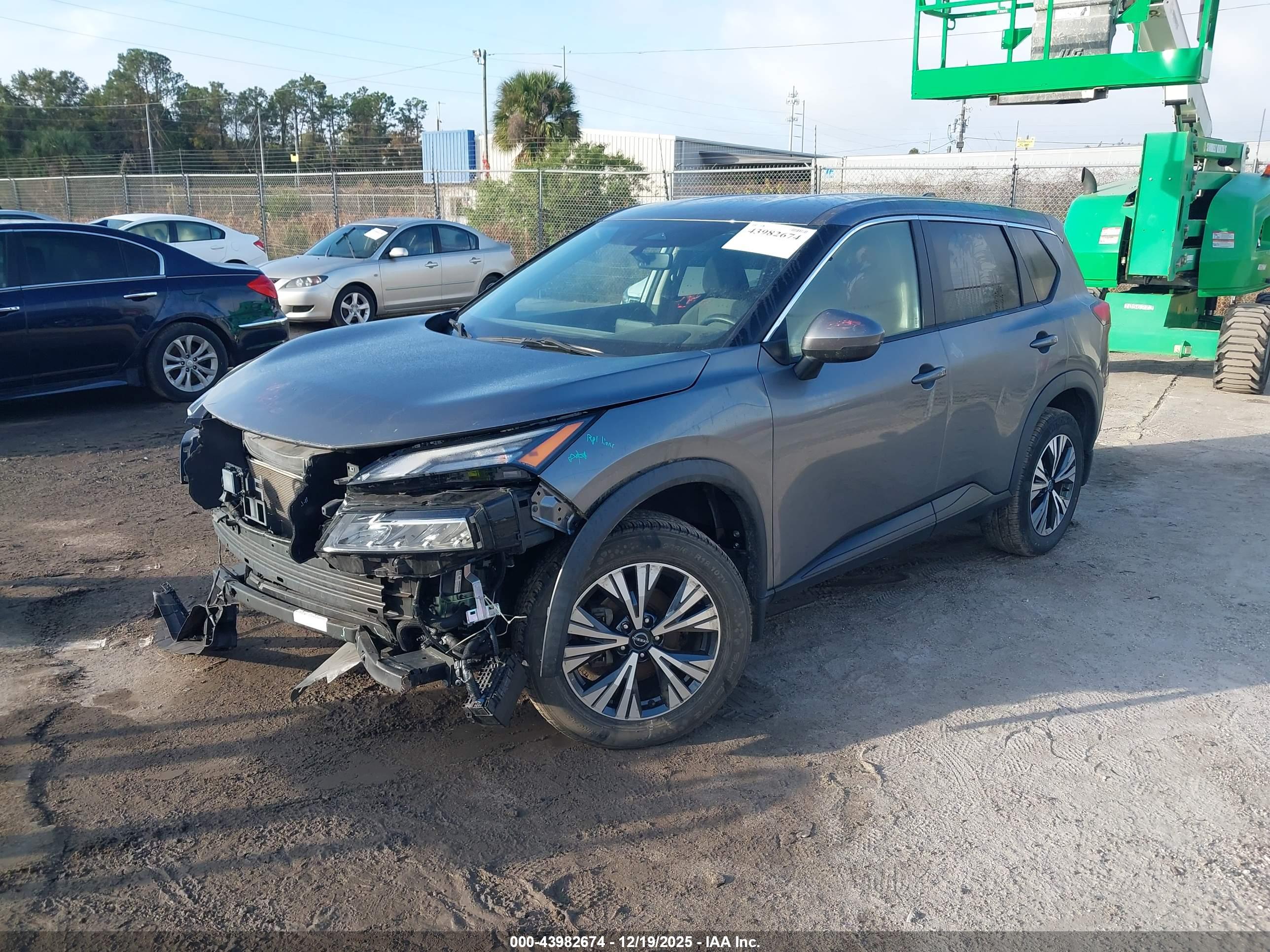 NISSAN ROGUE image 2
